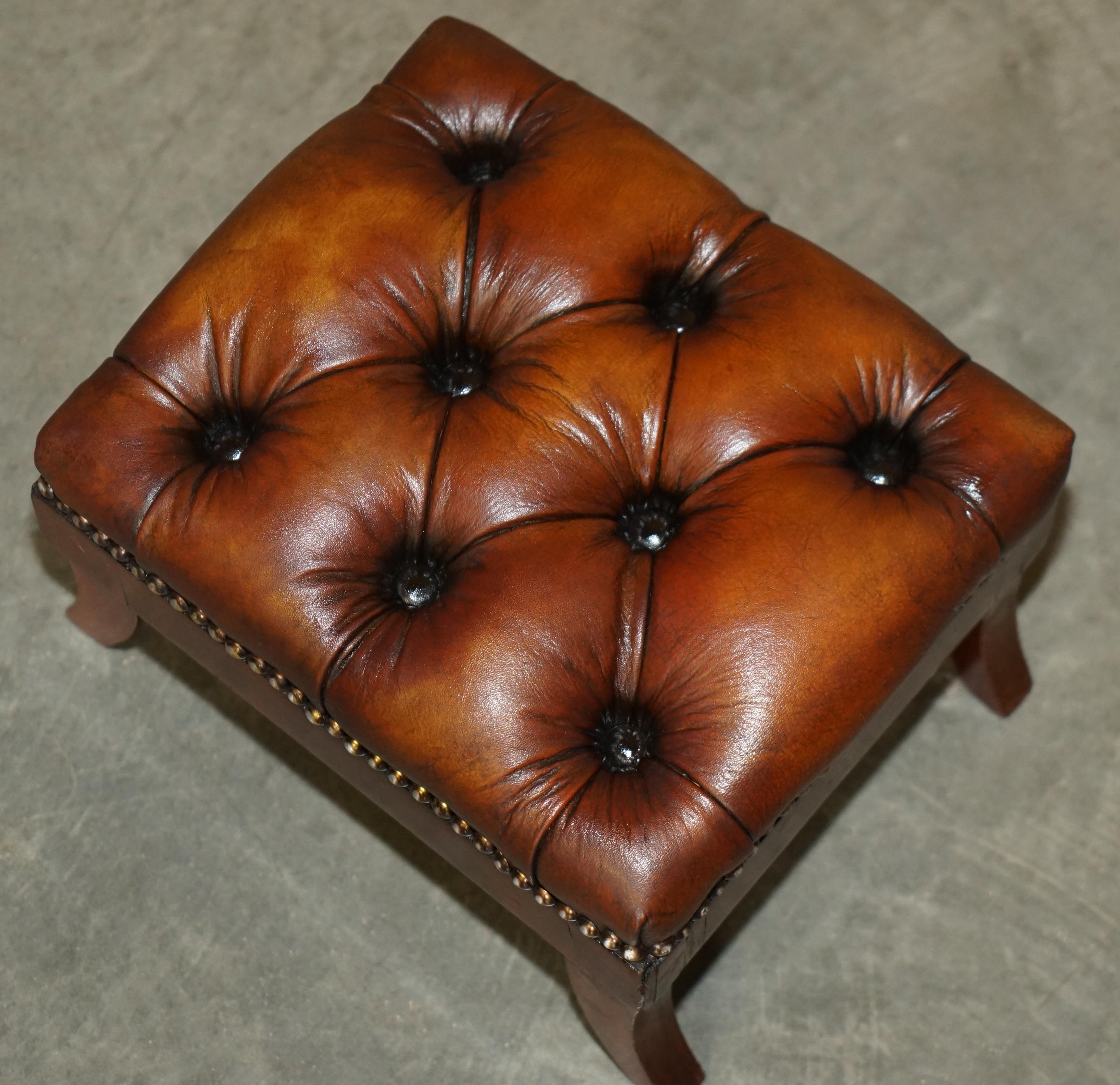 Fait main Sac à dos ARMCHAIR CHESTERFIELD entièrement récupéré, en cuir marron teint à la main en vente