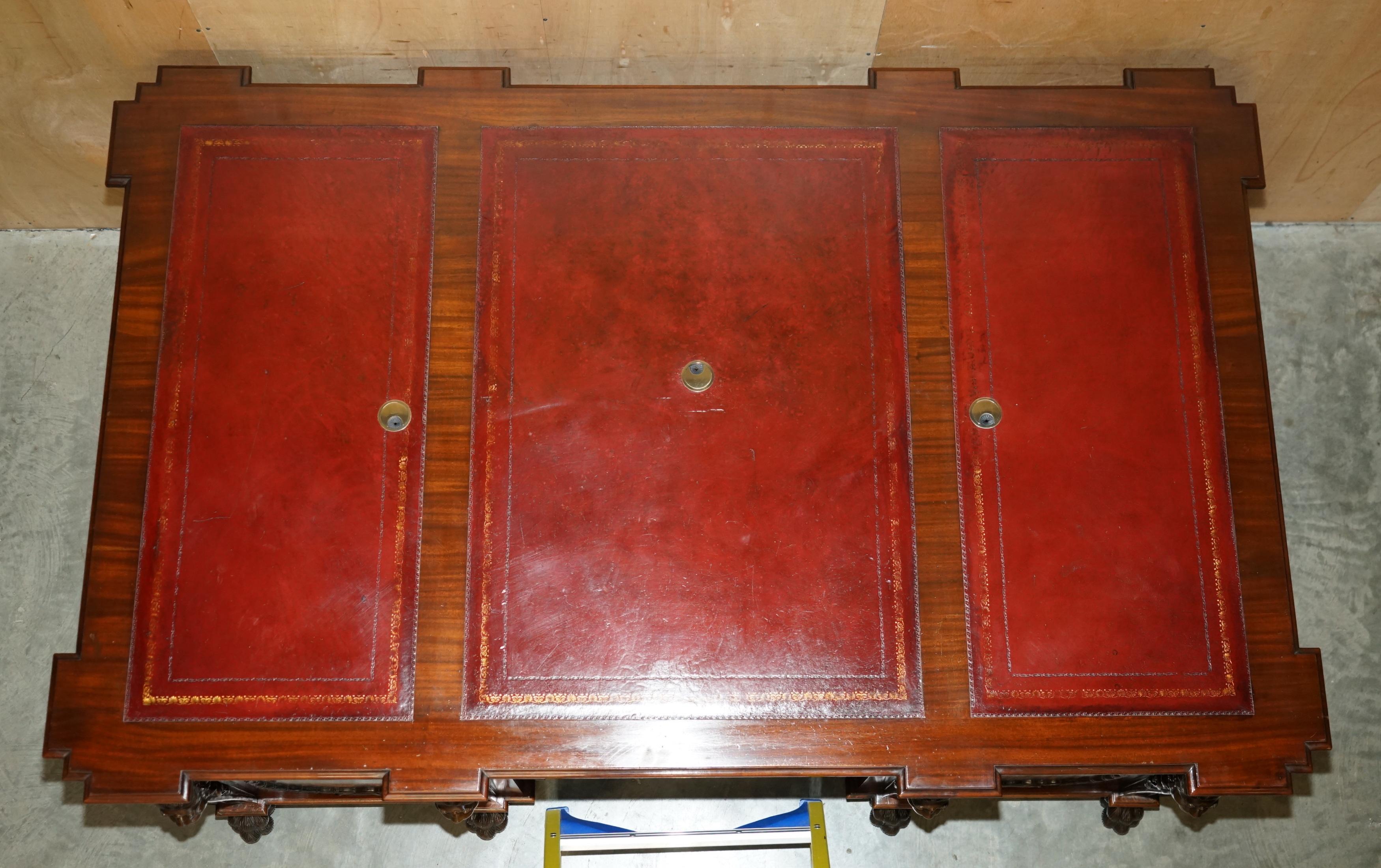 FULLY RESTPORED THOMAS CHiPPENDALE LIONS HEAD CARVED TWIN PEDESTAL PARTNER DESK For Sale 4