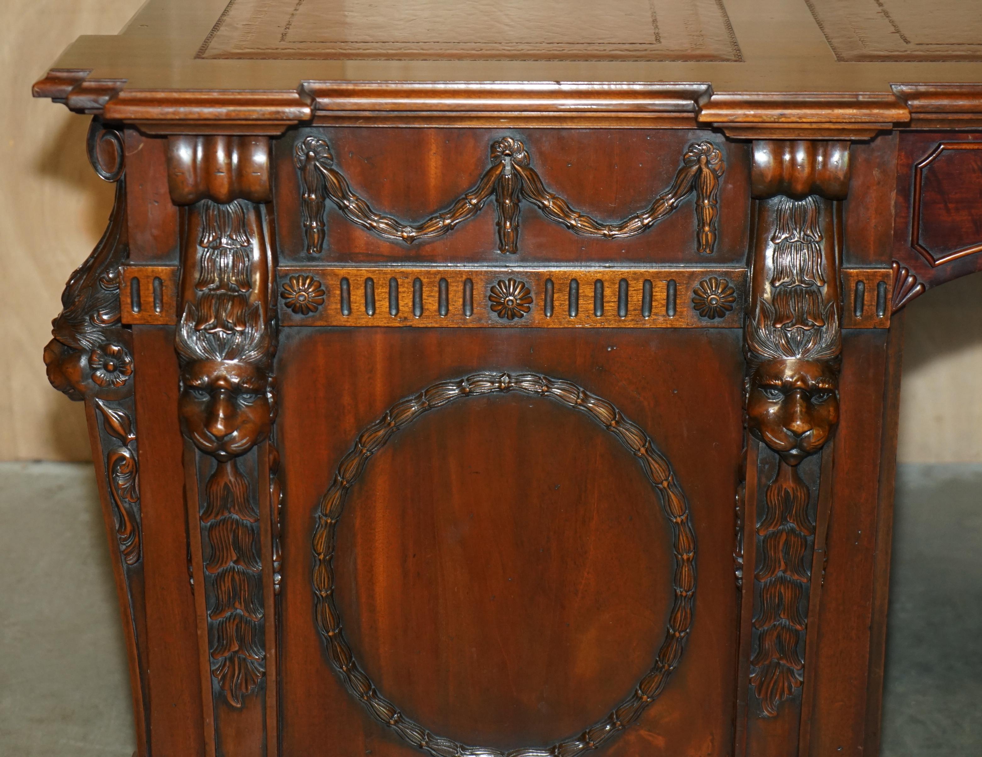FULLY RESTPORED THOMAS CHiPPENDALE LIONS HEAD CARVED TWIN PEDESTAL PARTNER DESK In Good Condition For Sale In West Sussex, Pulborough