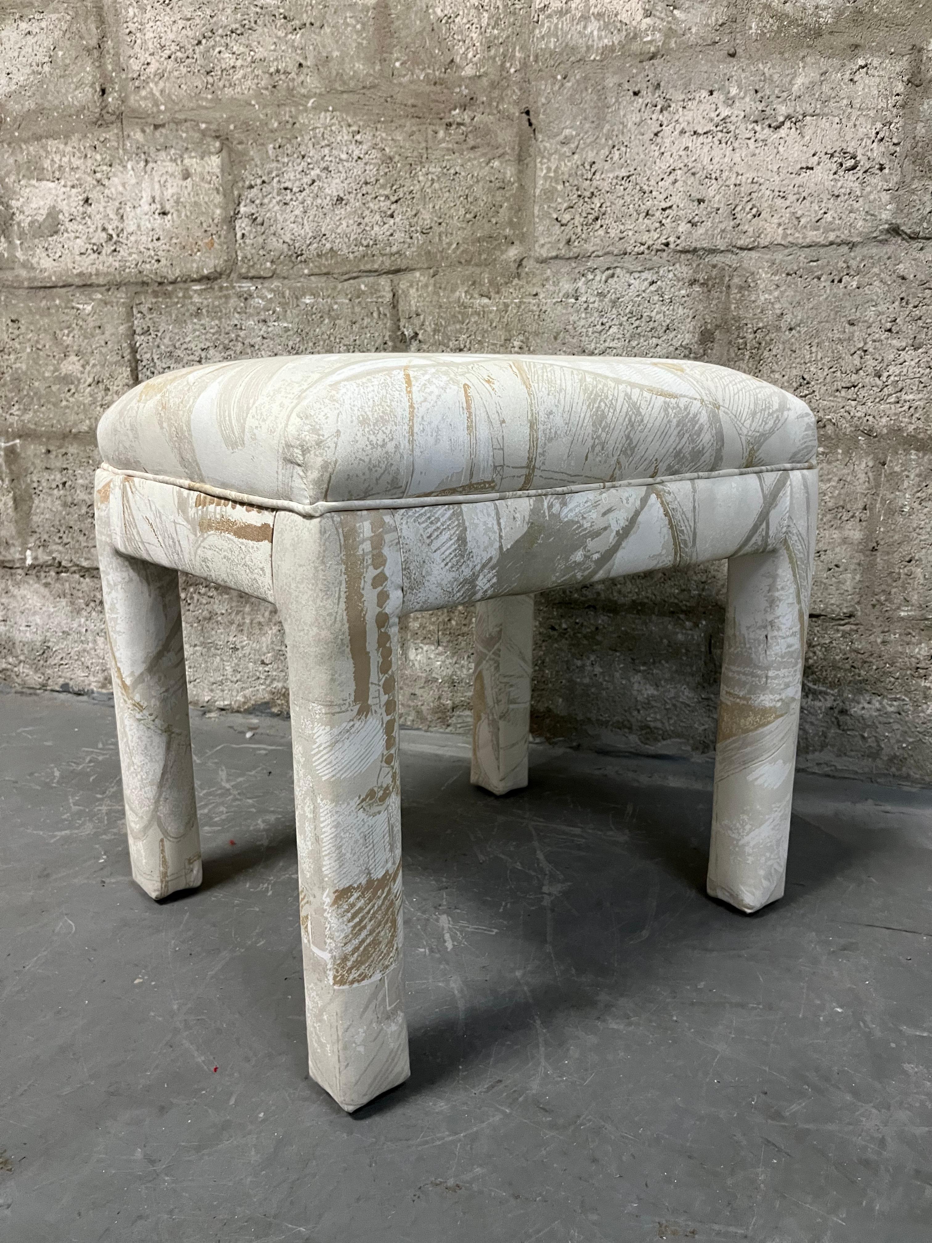 Fully Upholstered Postmodern Parson Style Vanity Bench / Stool. Circa 1980 For Sale 7