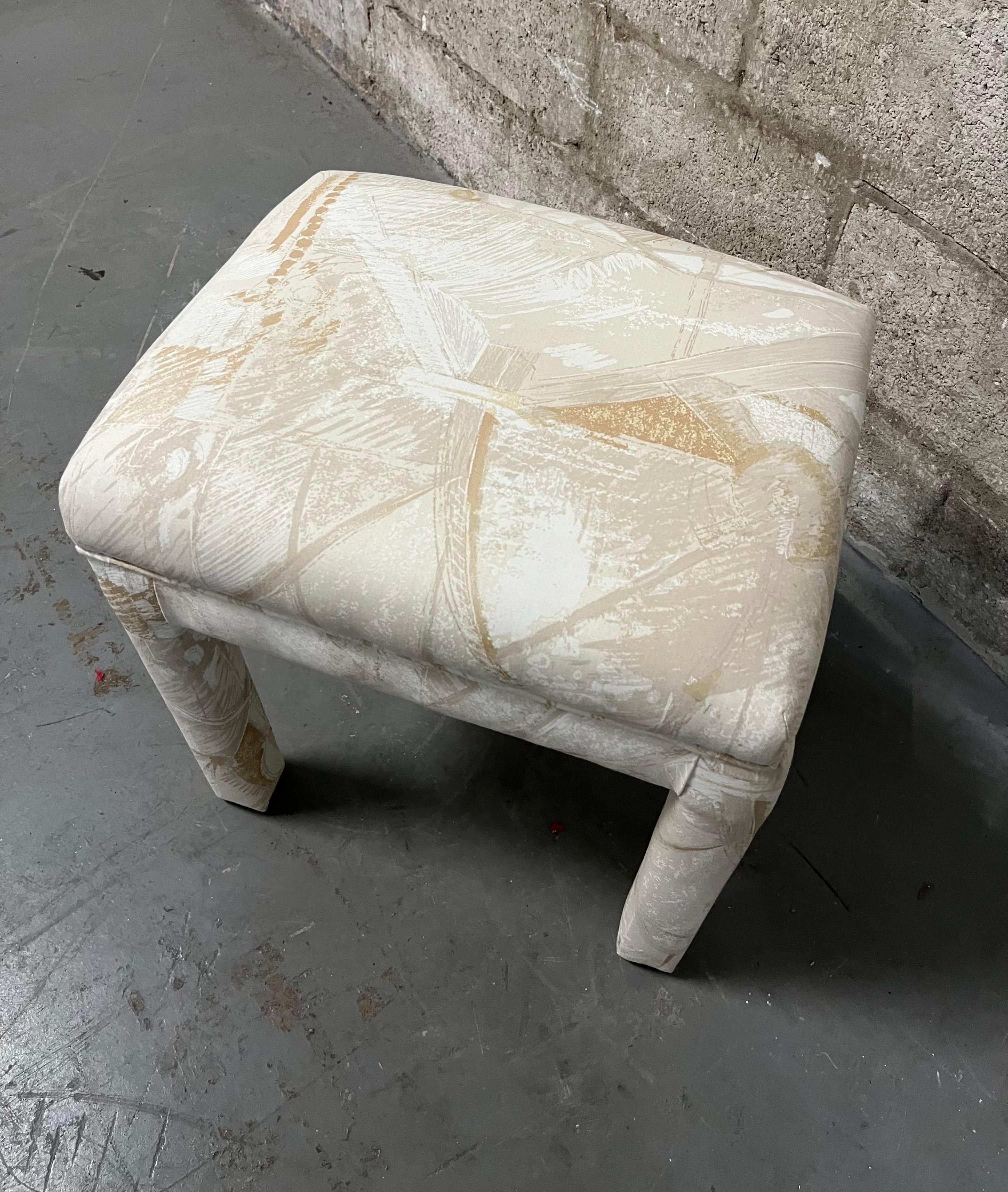 Fully Upholstered Postmodern Parson Style Vanity Bench / Stool. Circa 1980 In Good Condition For Sale In Miami, FL