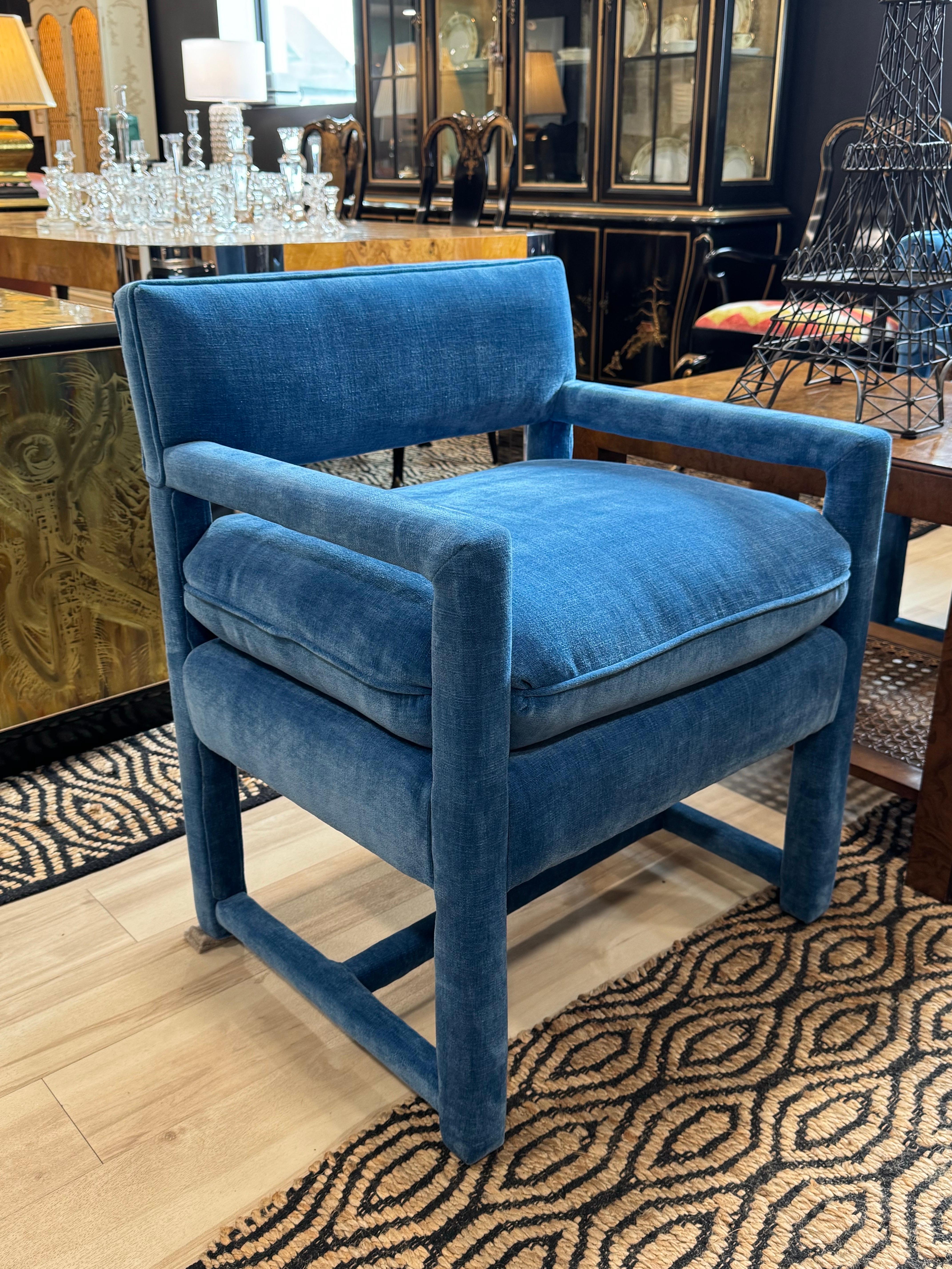 Sillas laterales vintage totalmente tapizadas de Flair by Bernhardt, un par Tapicería en venta
