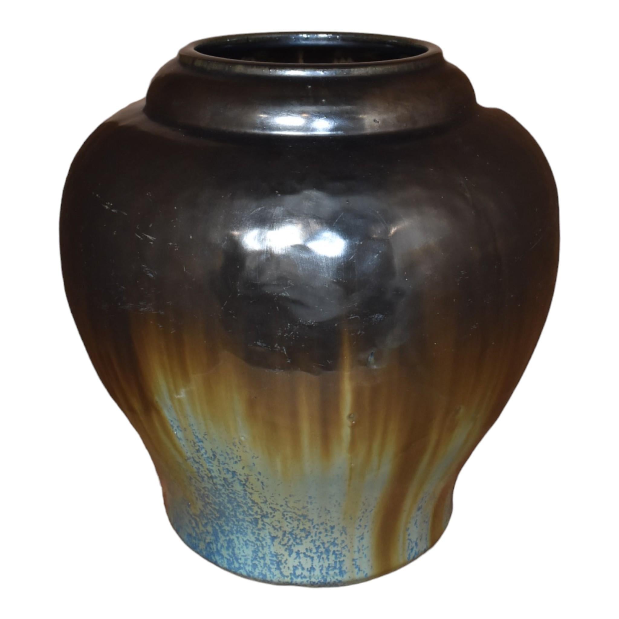 Fulper 1917-23 Arts and Crafts Pottery Keramikvase mit schwarzer und blauer Flambe-Glasur 591 im Zustand „Gut“ im Angebot in East Peoria, IL
