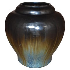 Fulper 1917-23 Arts and Crafts Pottery vase en céramique à glaçure flambée noire et bleue 591
