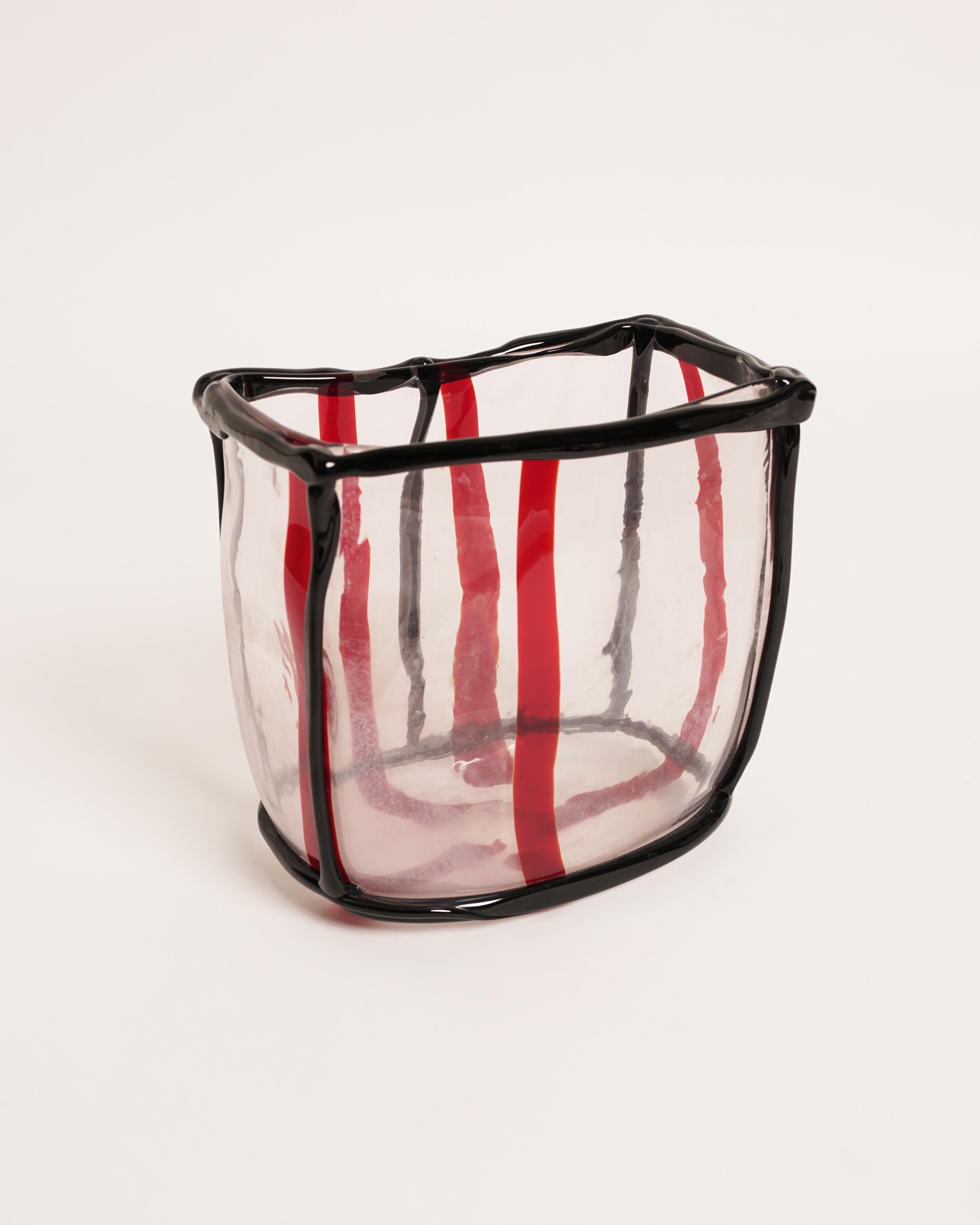 Fulvio Bianconi
 'Epipedos' Vase, c. 1989
Execution: Venini, blown glass, red.
Signed: Venini murano, Artist proof
H : 17.5 cm (6.7