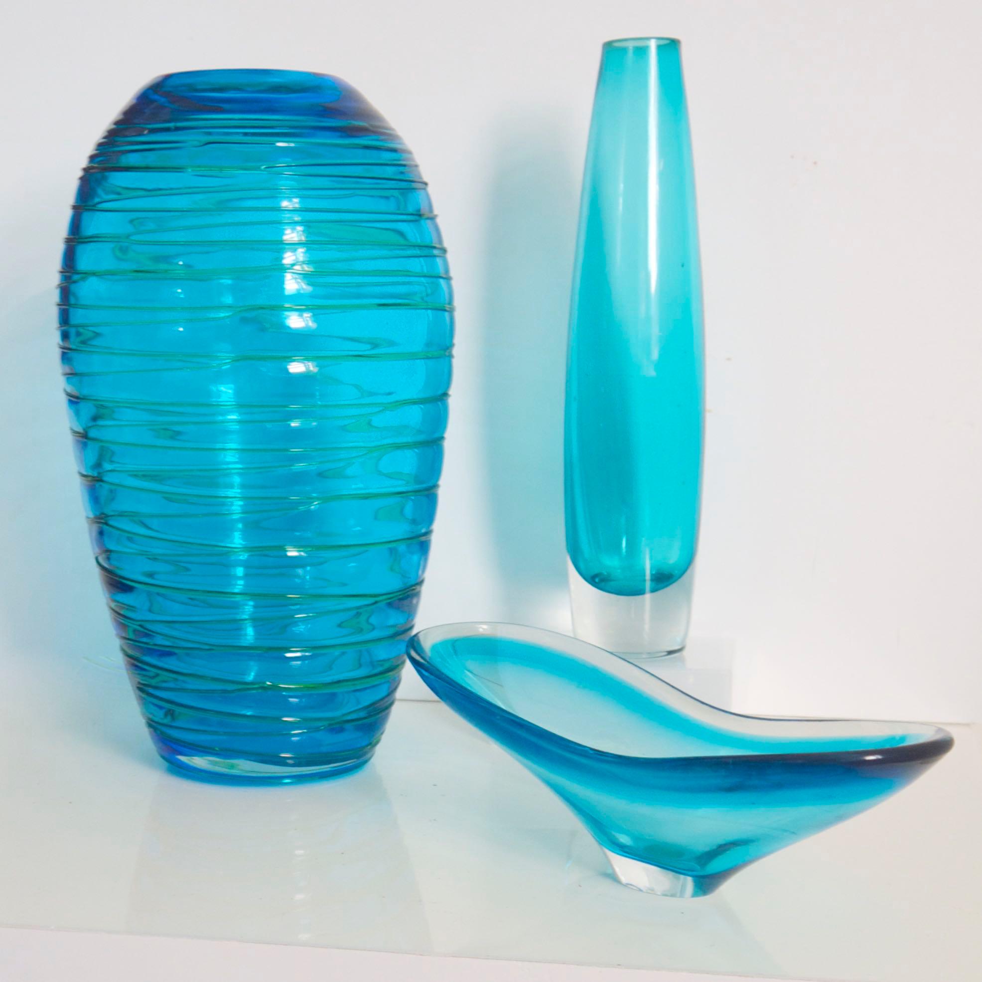 Fulvio Bianconi for Venini 1970s Turquoise Vase with Applied Lines In Good Condition For Sale In Halstead, GB