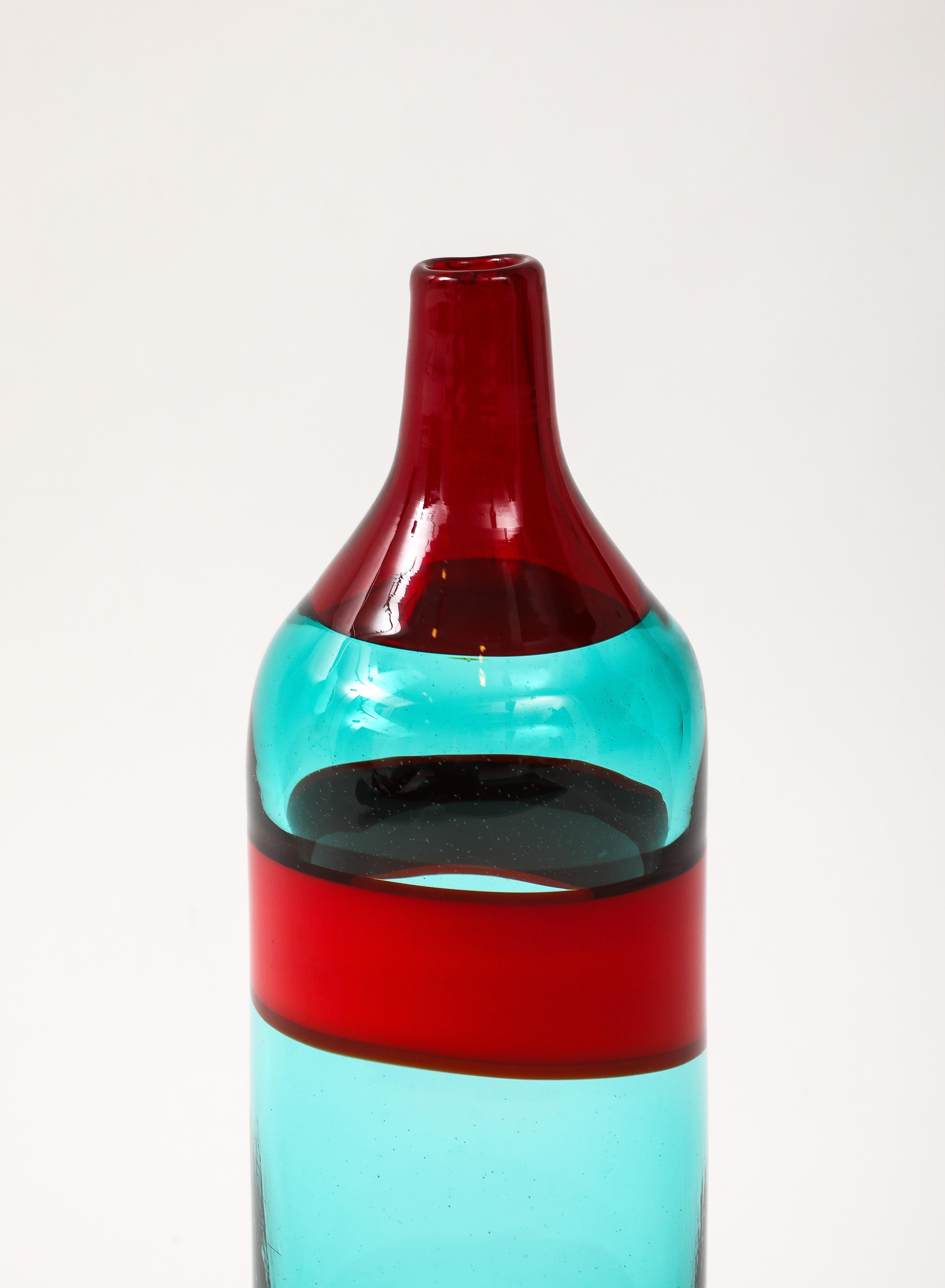 Milieu du XXe siècle Fulvio Bianconi pour Venini Fasce Orizzontali bouteille modèle 4315 en verre rouge vert  en vente