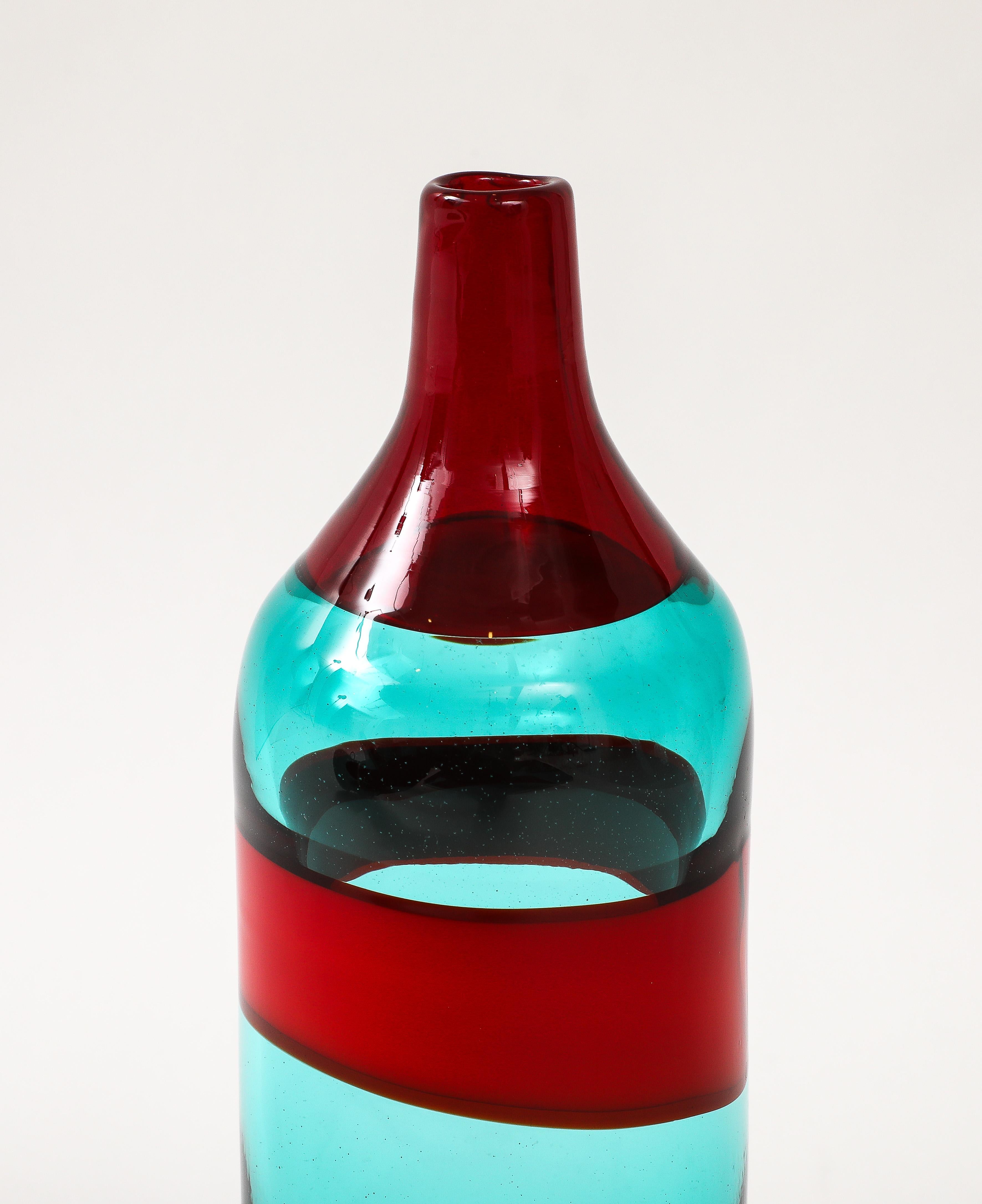 Verre brun Fulvio Bianconi pour Venini Fasce Orizzontali bouteille modèle 4315 en verre rouge vert  en vente