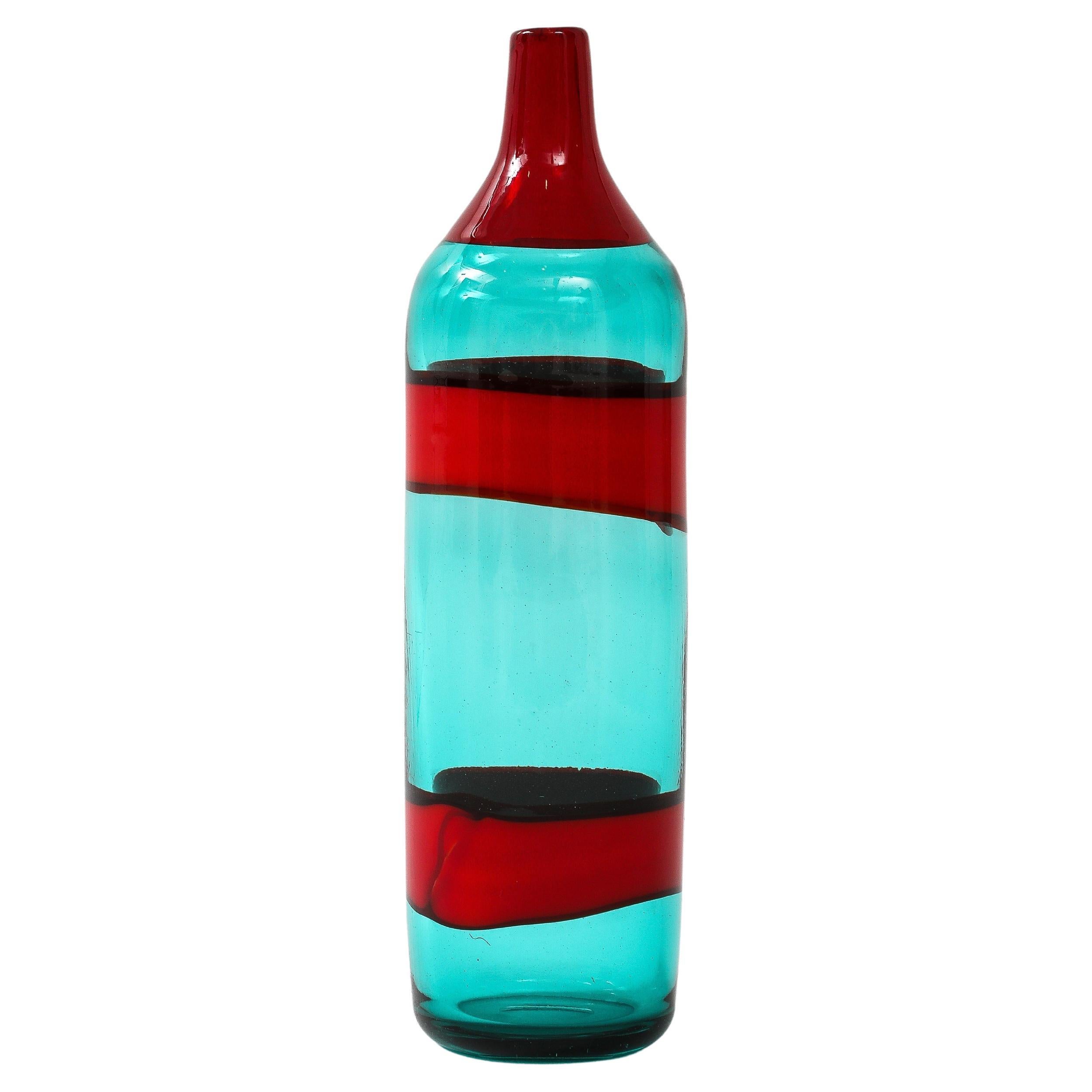 Fulvio Bianconi pour Venini Fasce Orizzontali bouteille modèle 4315 en verre rouge vert  en vente
