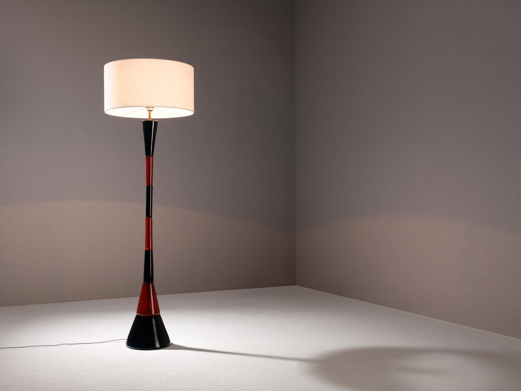 Fulvio Bianconi for Venini, floor lamp, glass, Italy, circa 1960

A truly magnificent Italian floor lamp designed by the multidisciplinary artist Fulvio Bianconi (1915-1996) for the esteemed glass company Venini where he worked on free-lance basis.