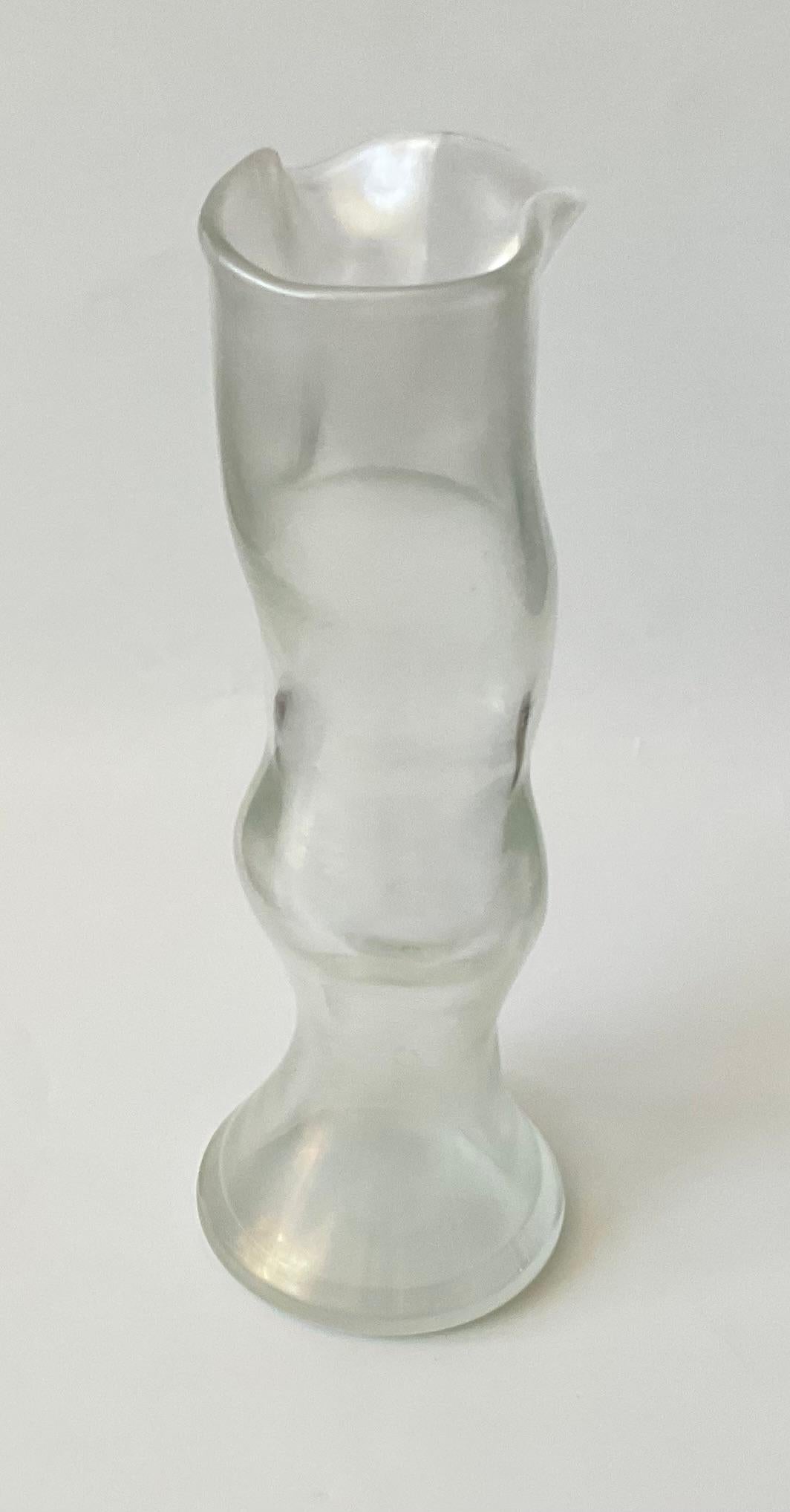 Verre brun Vase torse en verre de Murano irisé signé et daté 1992 par Fulvio Bianconi  en vente