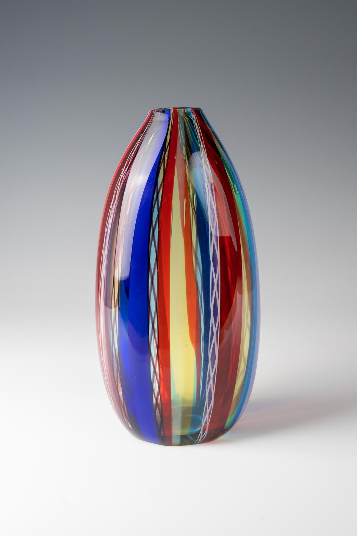 Fulvio Bianconi, vaso ovale, 1964

vetro incolore con aste verticali e filettature policrome e fondo lucido
prodotto da Cenedese Vetri, Murano, Italia
29 cm (altezza) 
firmato 'F. Bianconi 64' in basso; etichetta cartacea 'Cenedese Vetri' sul lato


