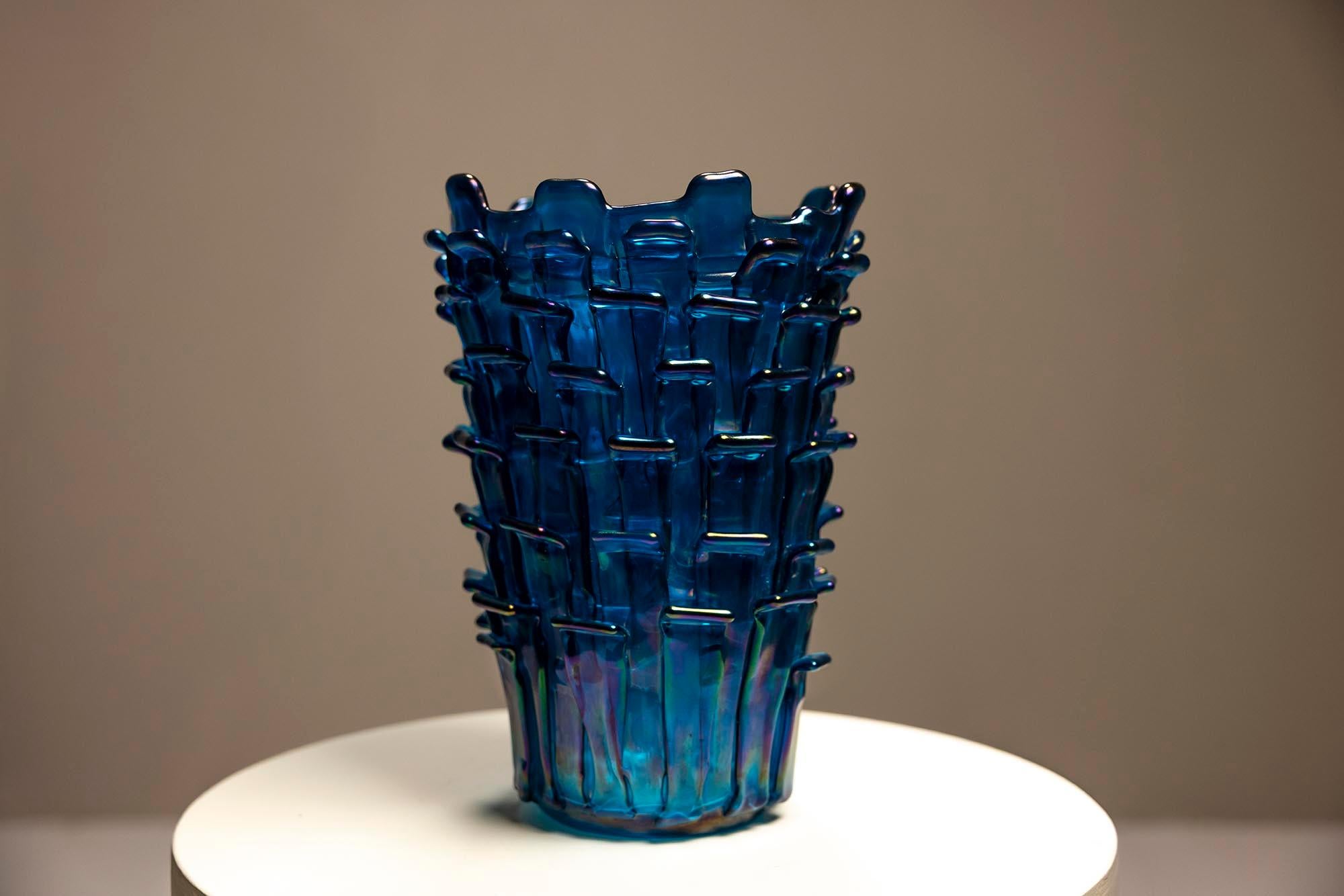 Exemple ludique et expressif de la verrerie de Murano de la fin du XXe siècle, ce vase 