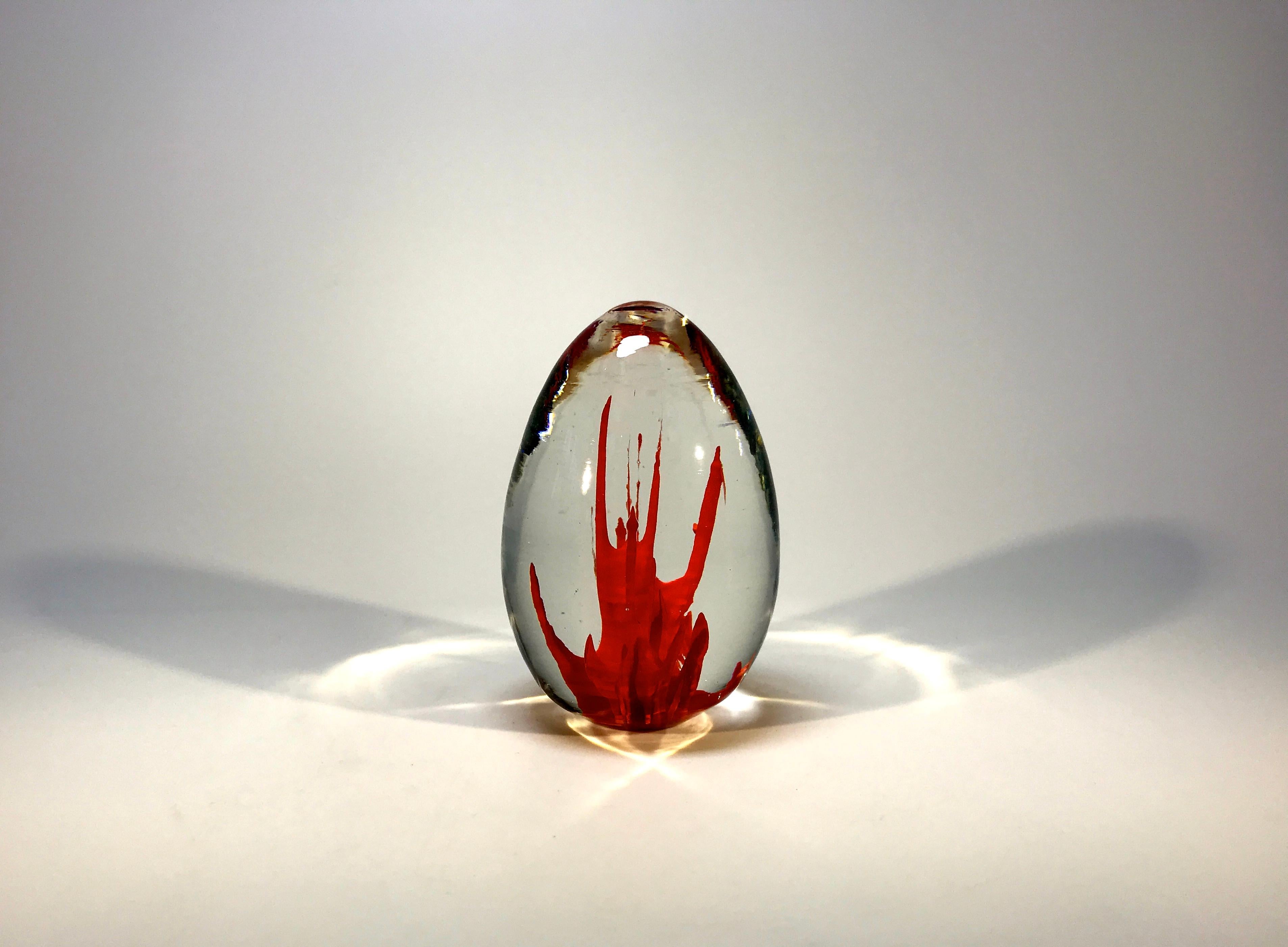Hand-Crafted Fulvio Bianconi Signed Venini, Italia, Coral Red Glass Egg Paperweight, 1960s