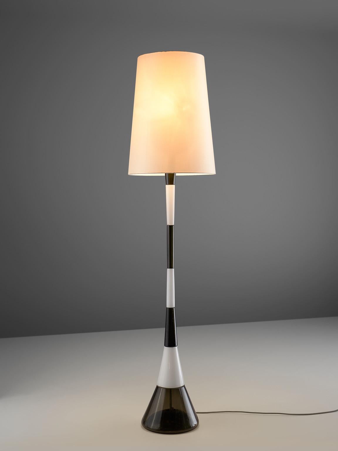 Fulvio Bianconi for Venini, floor lamp, Murano glass and brass, Italy, 1950s.

Rare floor lamp in two-tone Murano glass designed by the Italian glass artist Fulvio Bianconi. The foot lamp is build up in black and white colored layers of glass. The