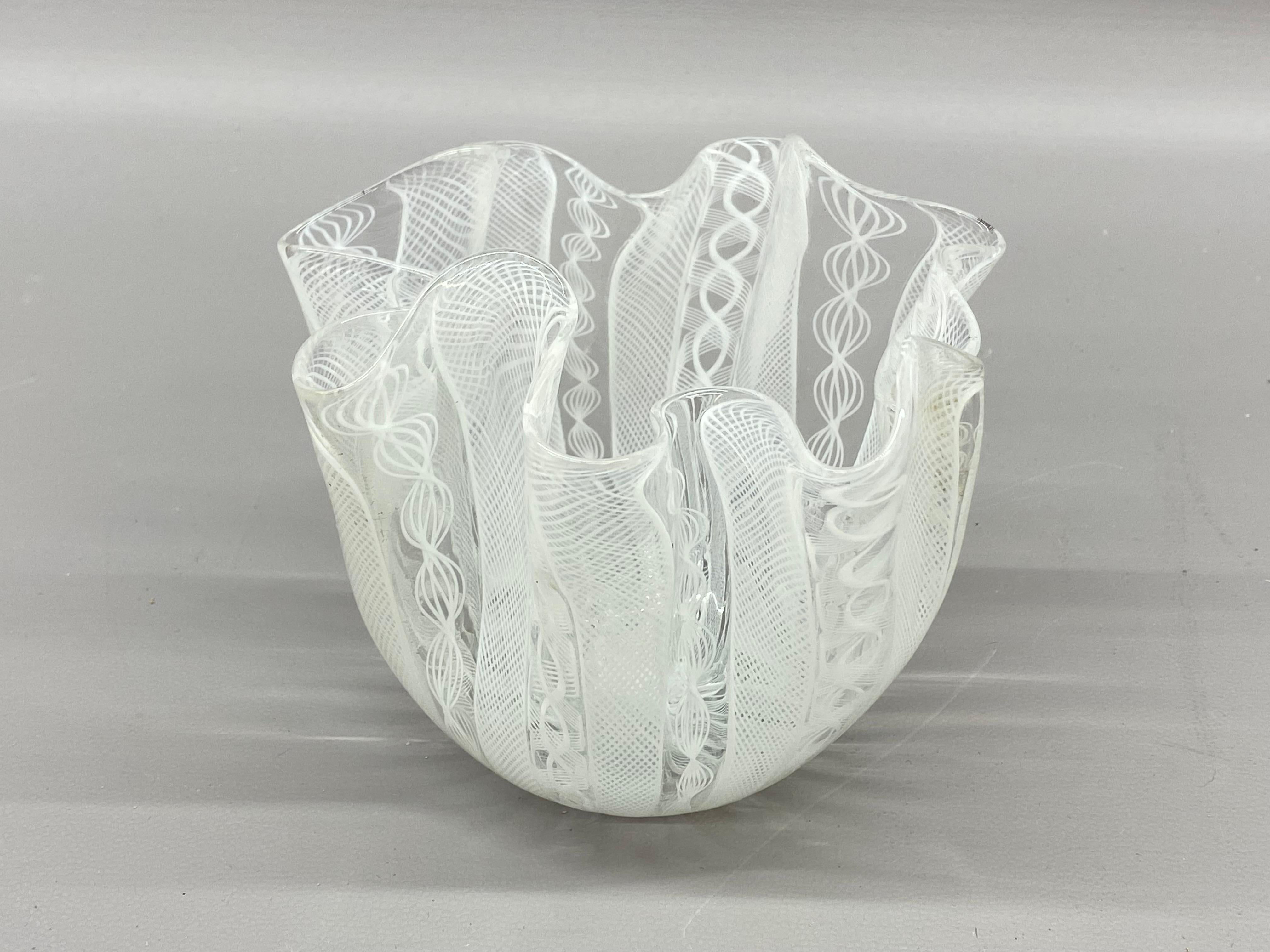 Vase Fulvio Bianconi Venini Zanfirico Latticino Fazzoletto Bon état - En vente à Garnerville, NY