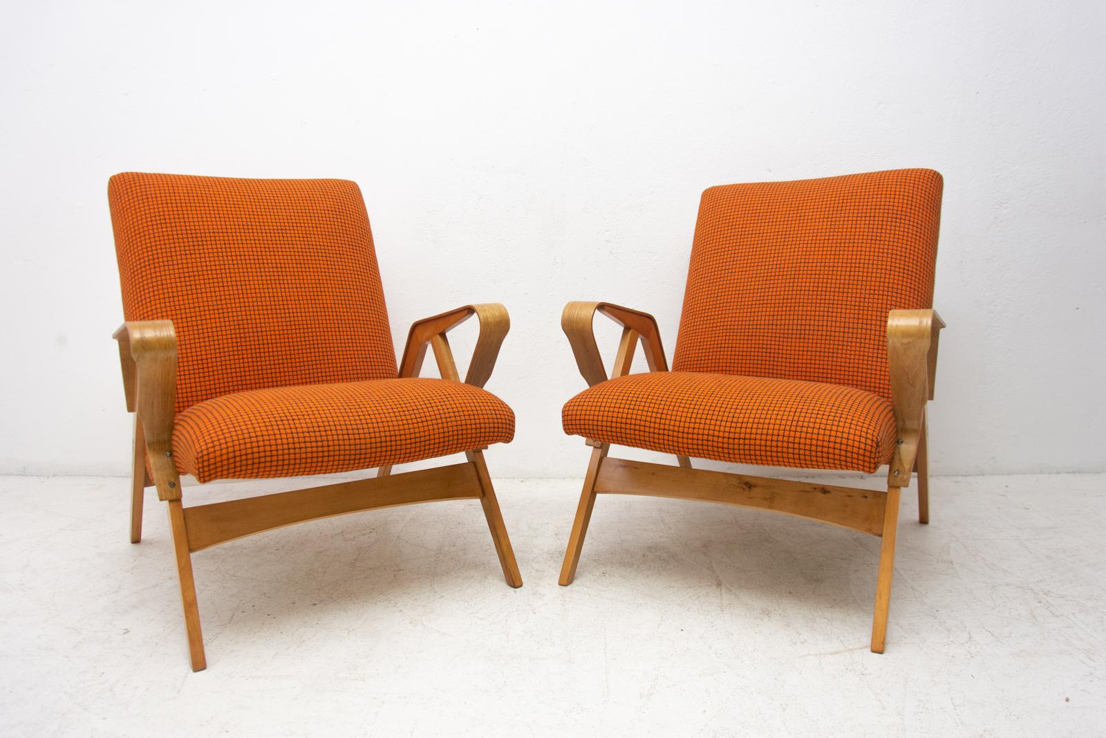 These Czechoslovak lounge armchairs No.24-23 were designed by František Jirák for Tatra Nabytok in the former Czechoslovakia in the 1960s. The design of these chairs followed the huge success of the Czechoslovak pavilion at the Brussels Expo