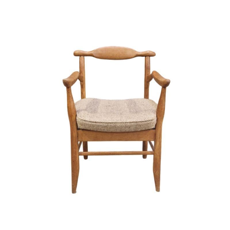 Elegant and minimalist armchair by Votre Maison