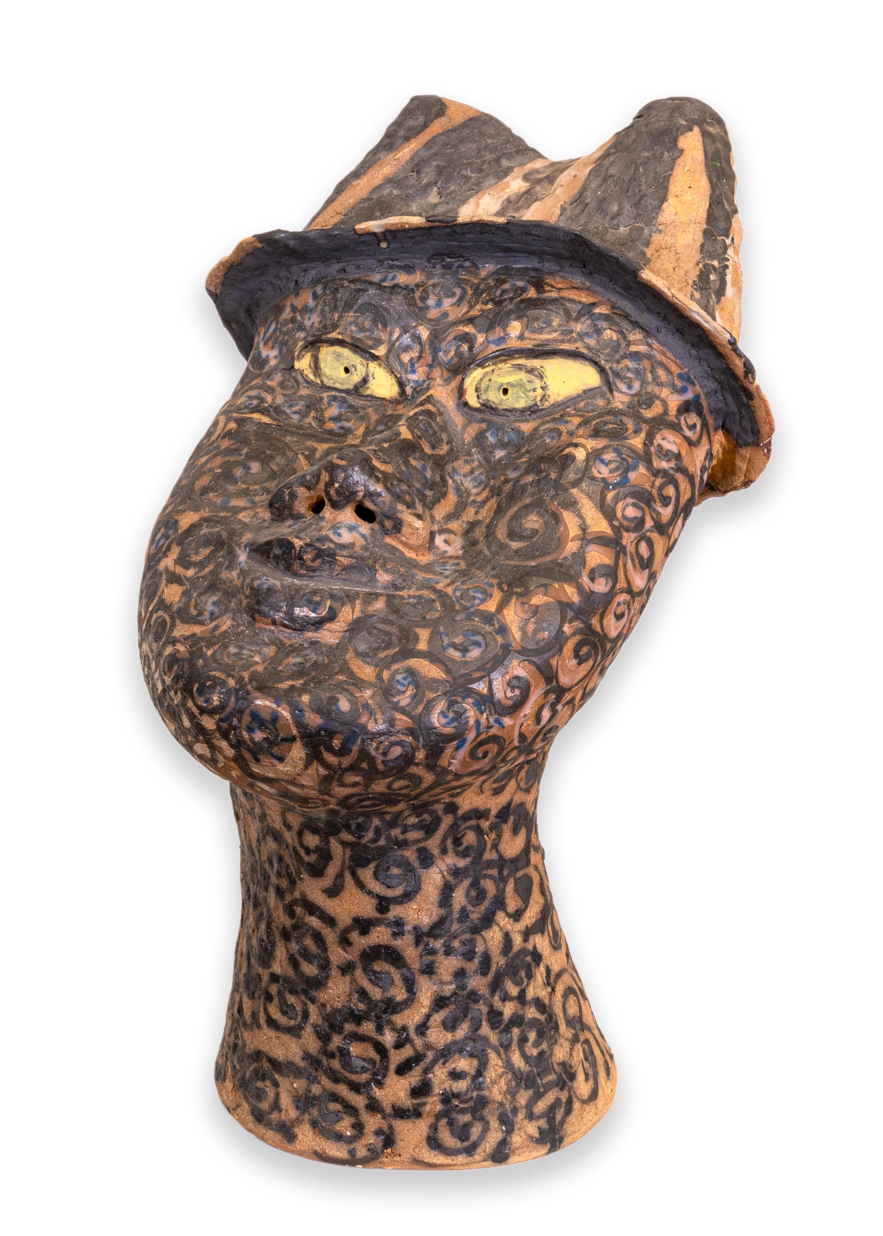 Giapponese Coppia di sculture in ceramica con testa asiatica dipinta a mano firmata da Fumio Takasugi in vendita