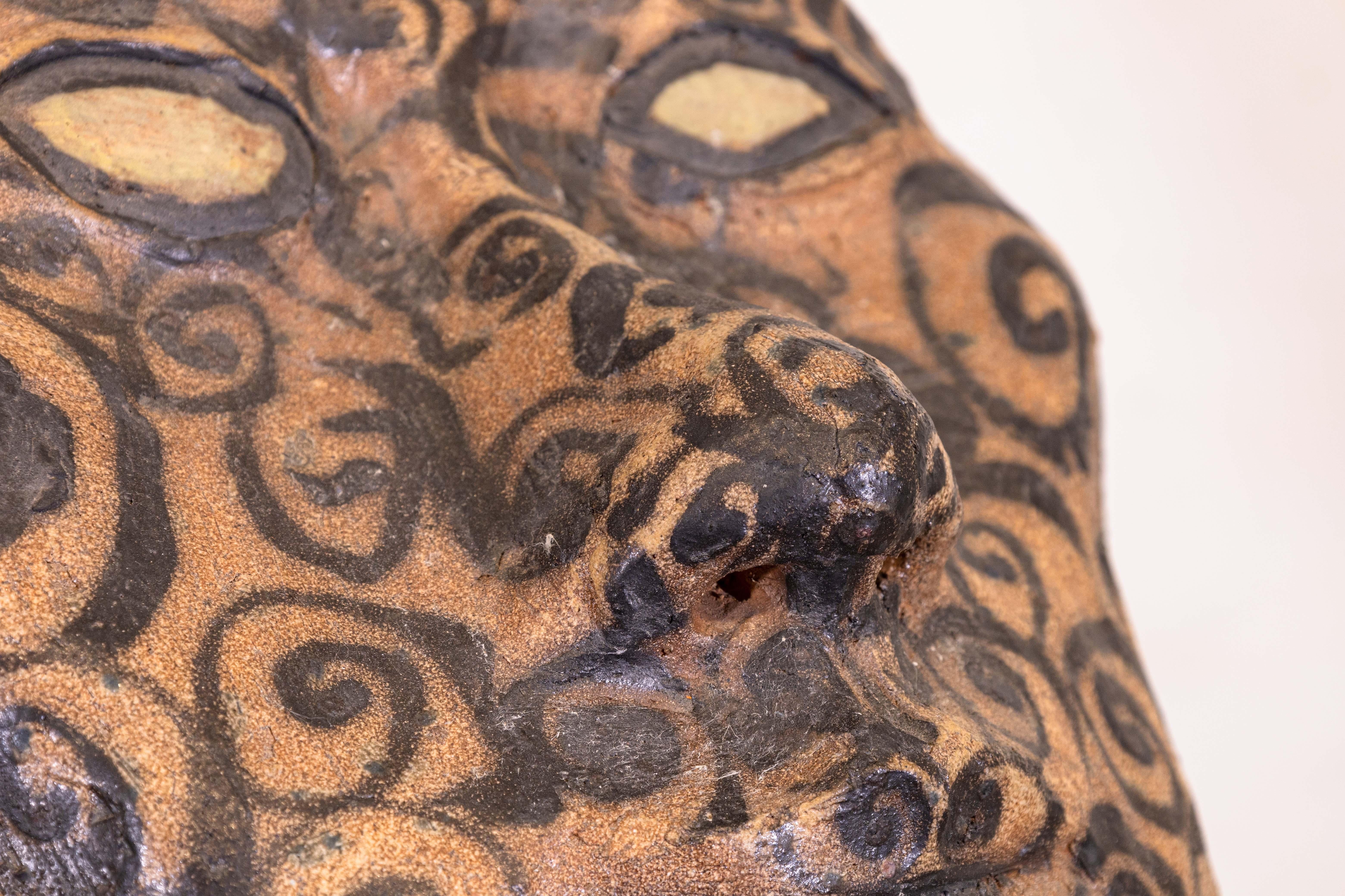 Coppia di sculture in ceramica con testa asiatica dipinta a mano firmata da Fumio Takasugi in vendita 1
