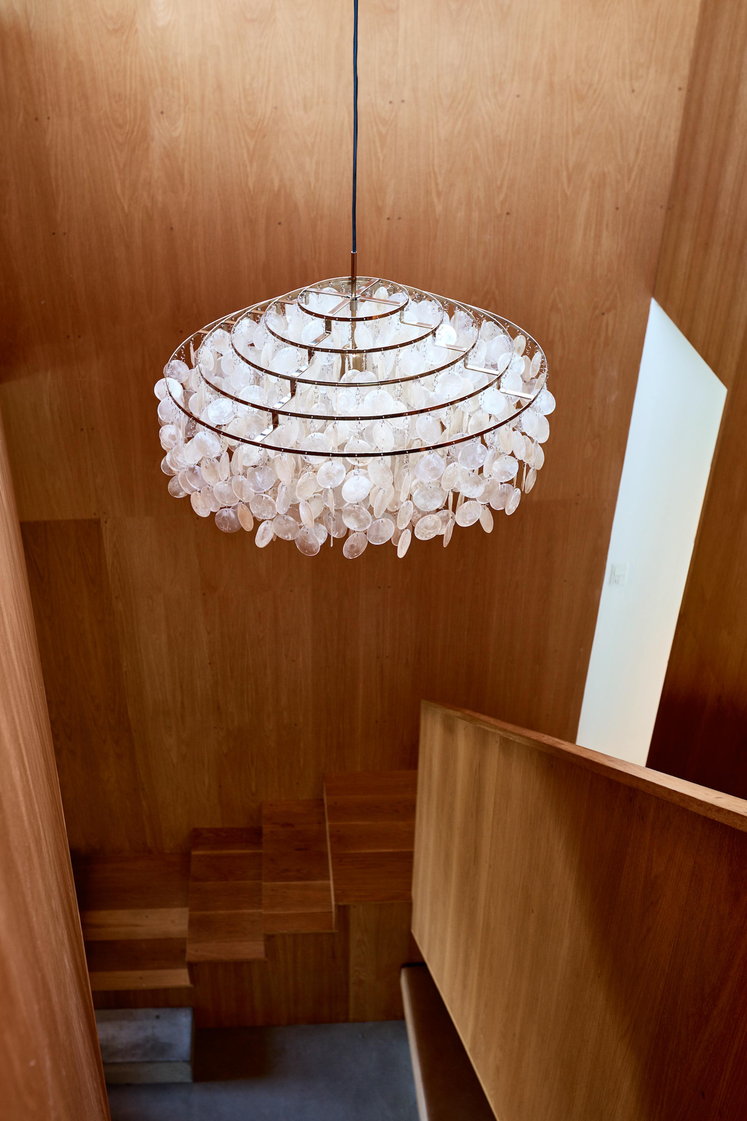 Fun 11DM Seashell Pendant Light with Brass Finish by Verner Panton In New Condition In Horsens, DK