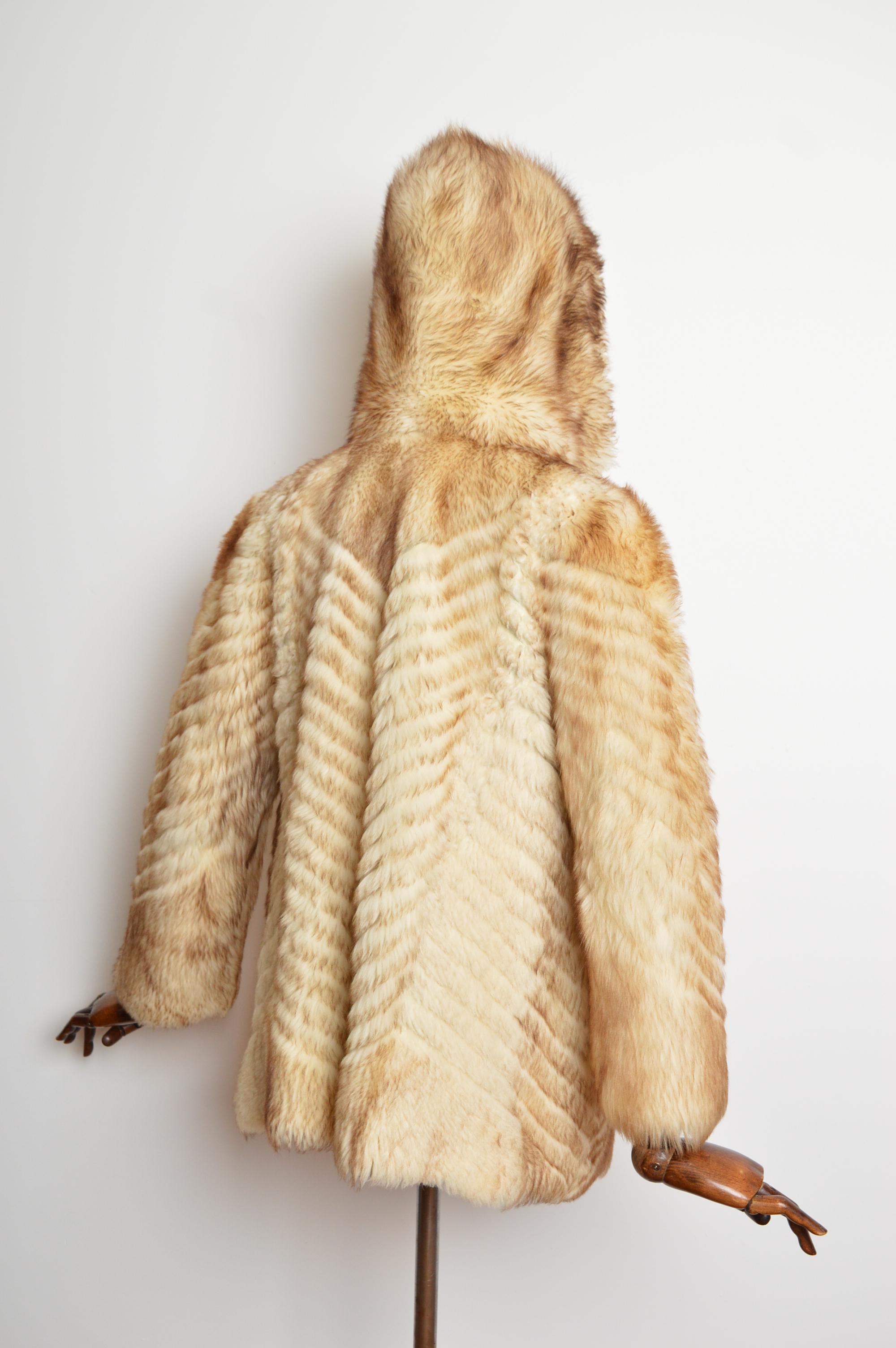 Divertente giacca con cappuccio in pelle di pecora Shearling Chevron degli anni '60 - Coates in vendita 7