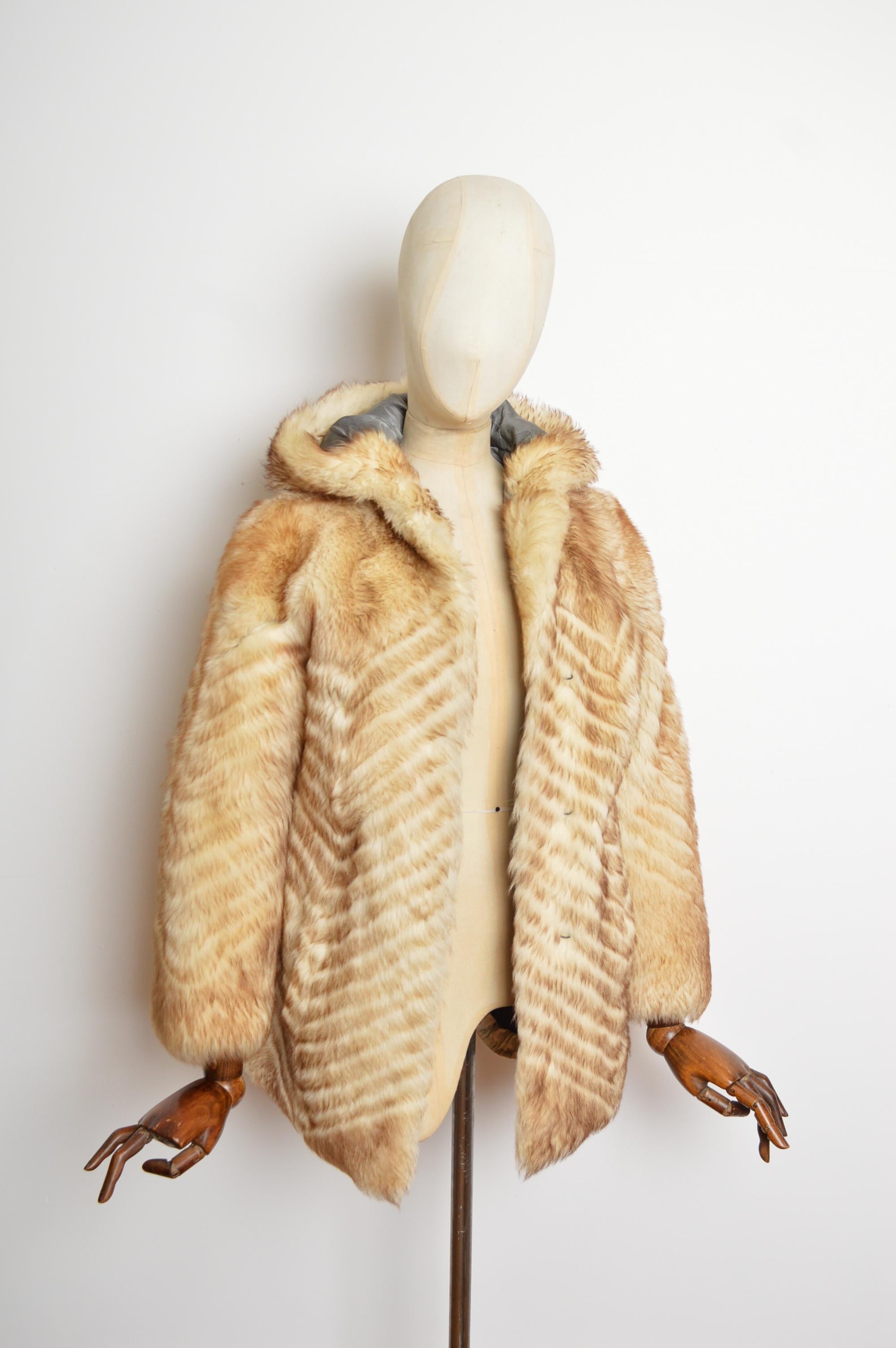 da uomo o donna Divertente giacca con cappuccio in pelle di pecora Shearling Chevron degli anni '60 - Coates in vendita