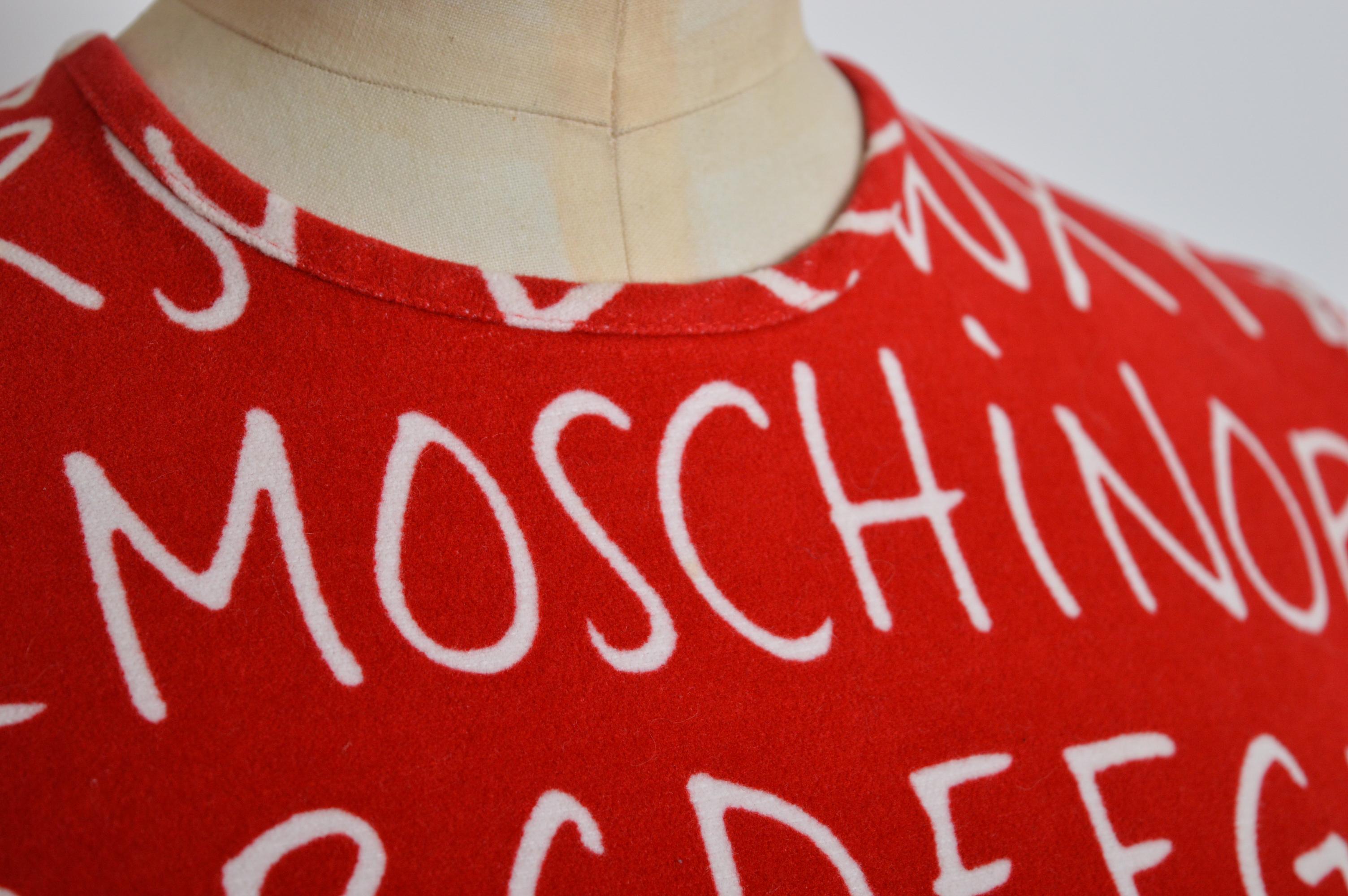 Mini-robe Moschino des années 2000 imprimée de lettres d'alphabet rouges et blanches en vente 2