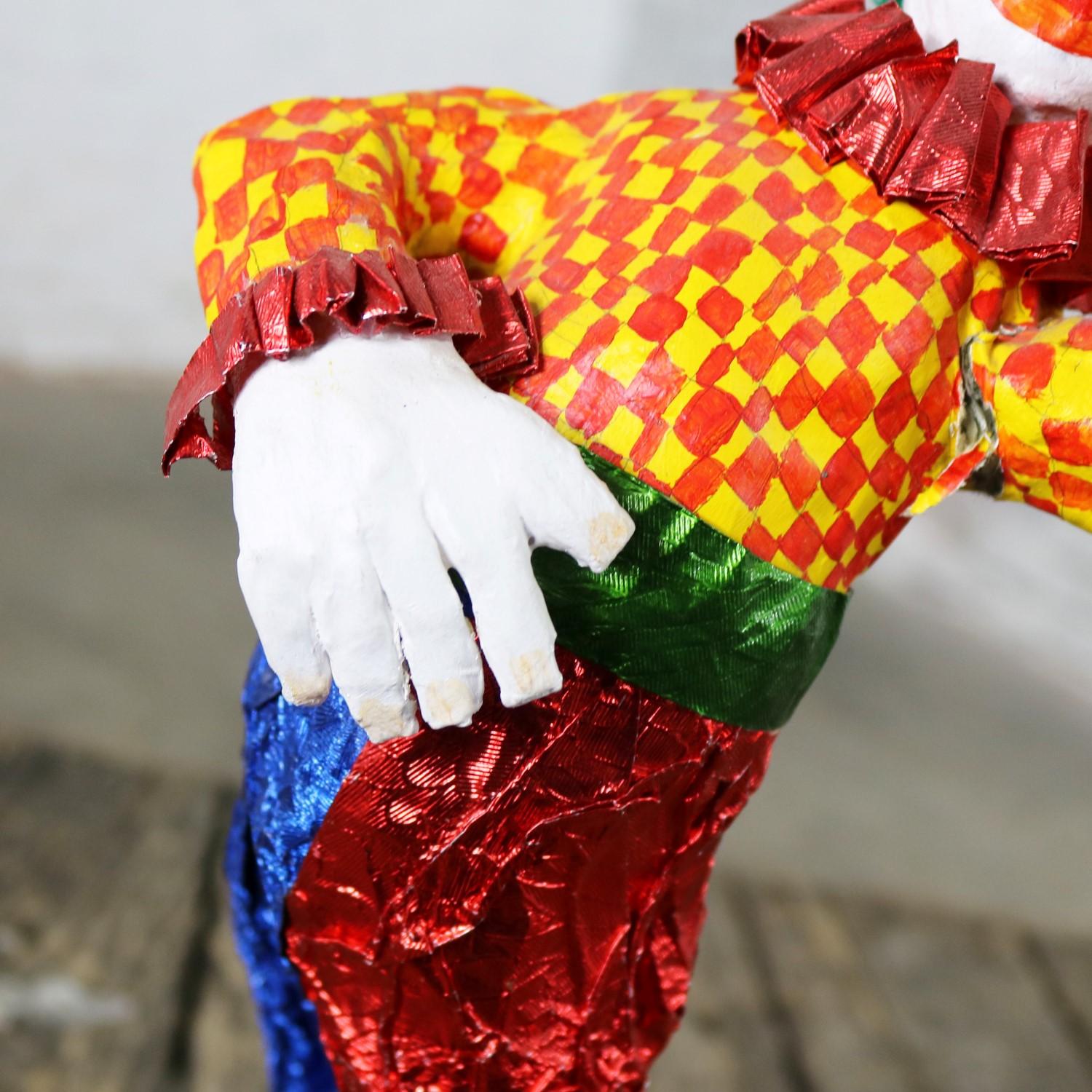 Fun Bright Mixed-Media Folk Art Clown Skulptur mit Ballon Papier Maché 6