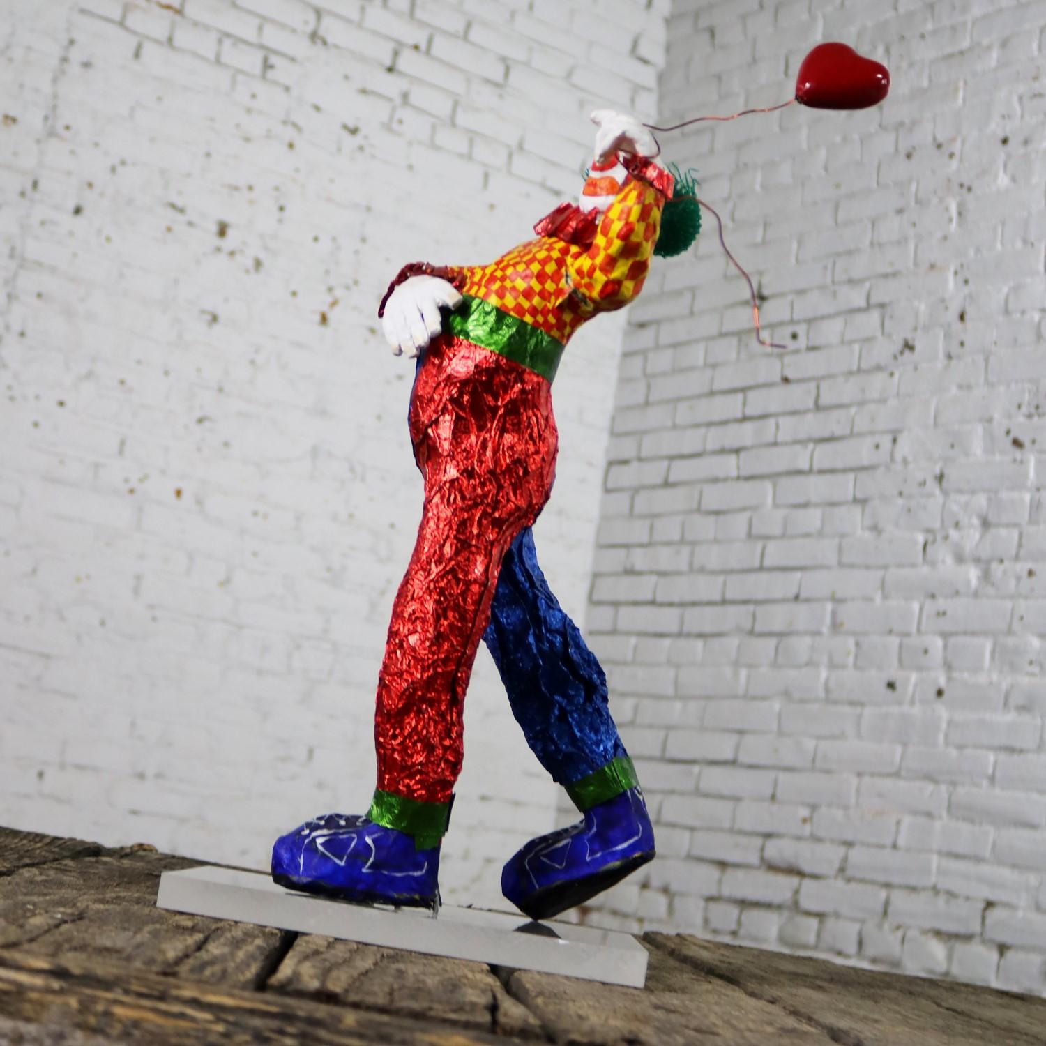 Fun Bright Mixed-Media Folk Art Clown Skulptur mit Ballon Papier Maché (Ende des 20. Jahrhunderts)