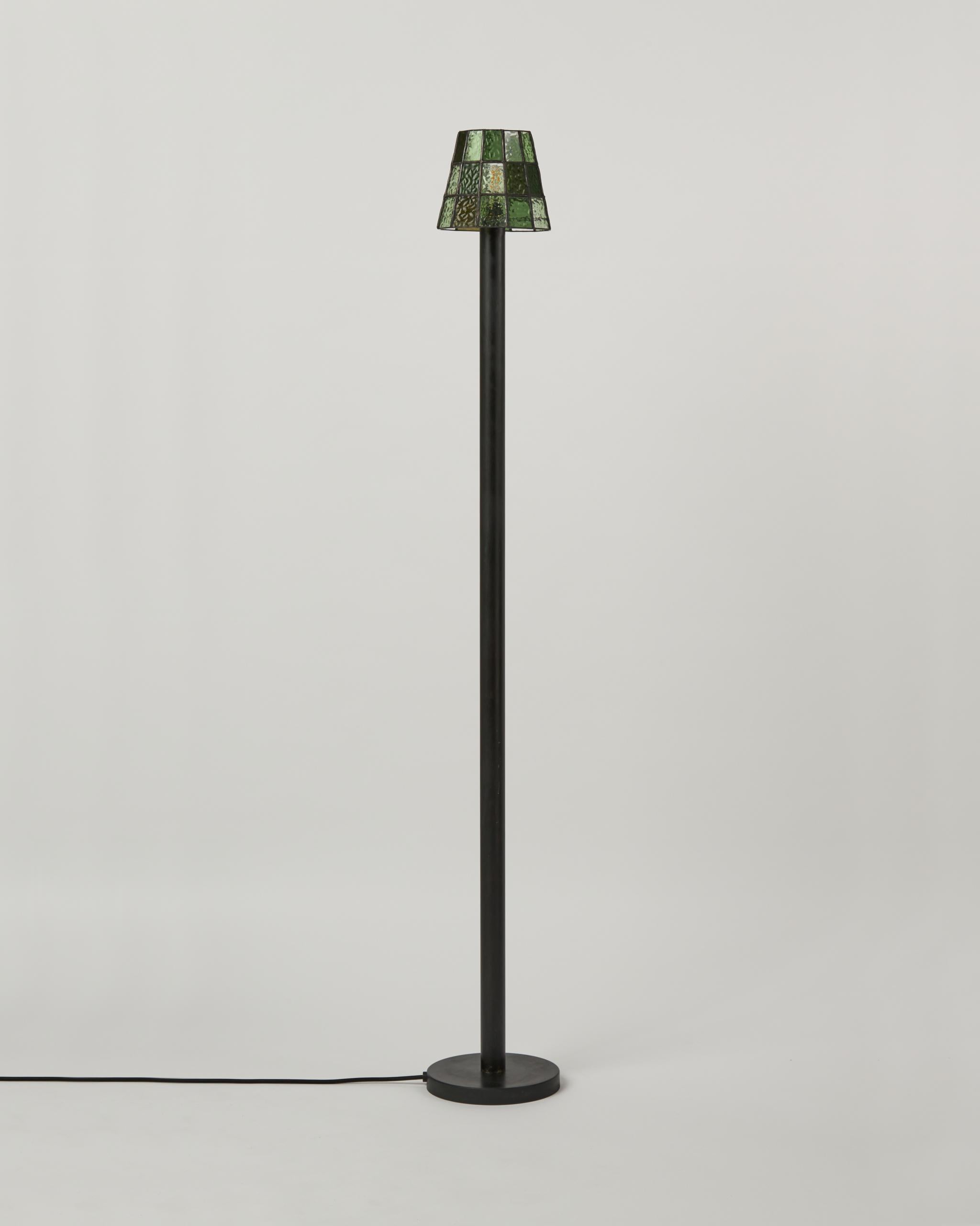 Aluminium Lampadaire en verre teinté Fun Guy de Frangere Studio en vente