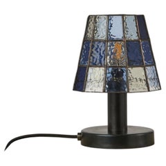Lampada da tavolo Fun Guy in vetro colorato con base in ottone annerito di Frangere Studio