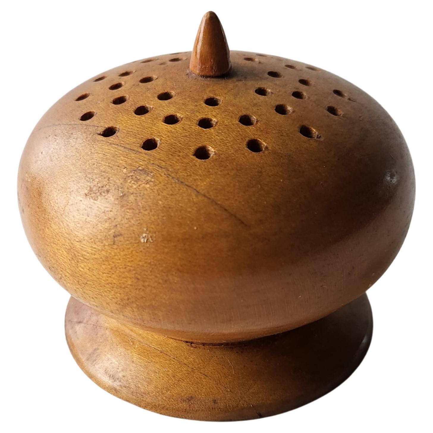 We presents
Hors d’oeuvre appetizer wood toothpick holder atomic sputnik Modern 1950s
Ideal Mid-Century Modern serving piece for cheese cubes appetizer fun!
approximately: 3.5 tall x 4 inches diameter.
Preowned unrestored original vintage