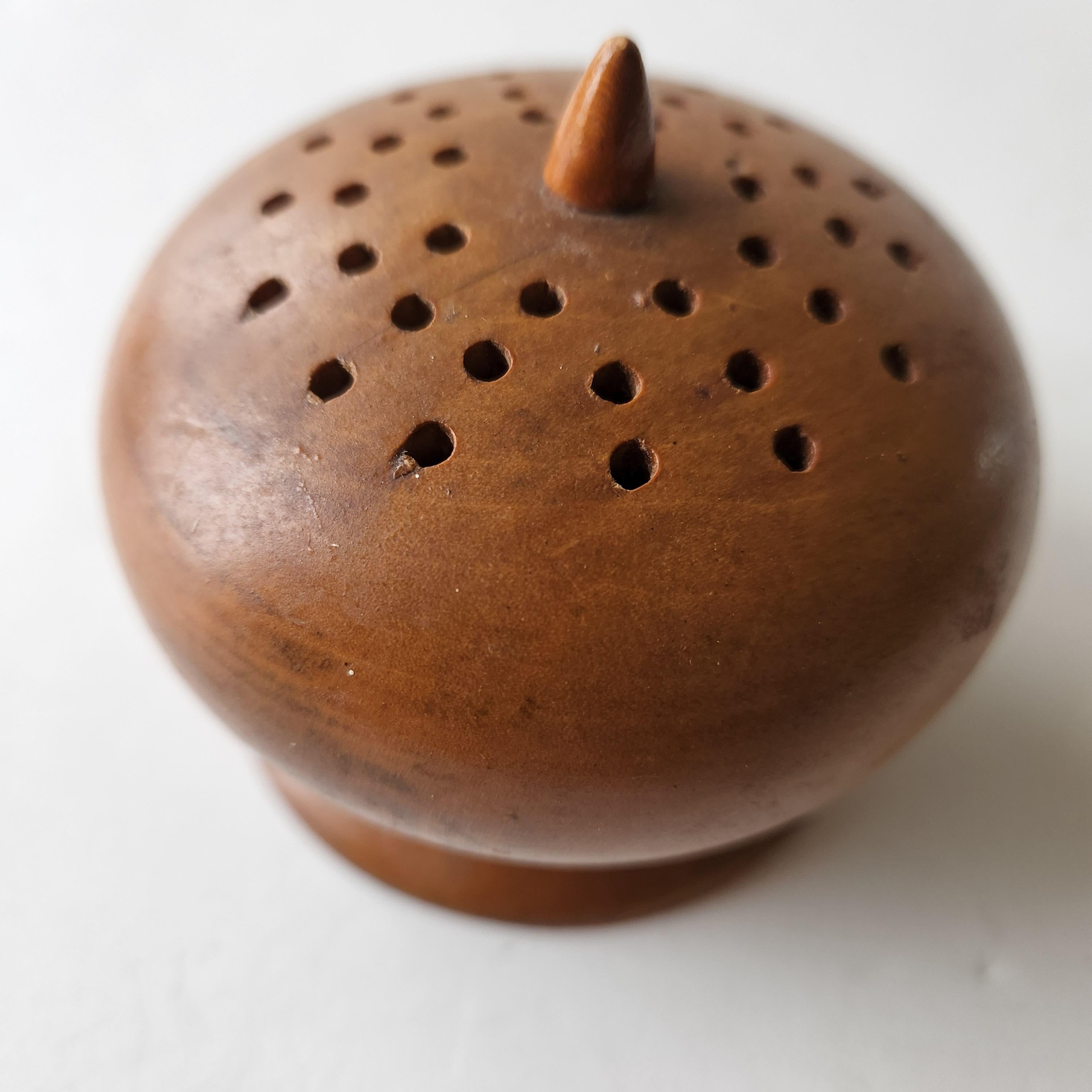 Mid-Century Modern 1950s Atomic Hors D' Oeuvre Appetizer Wood Toothpick Holder Sputnik For Sale