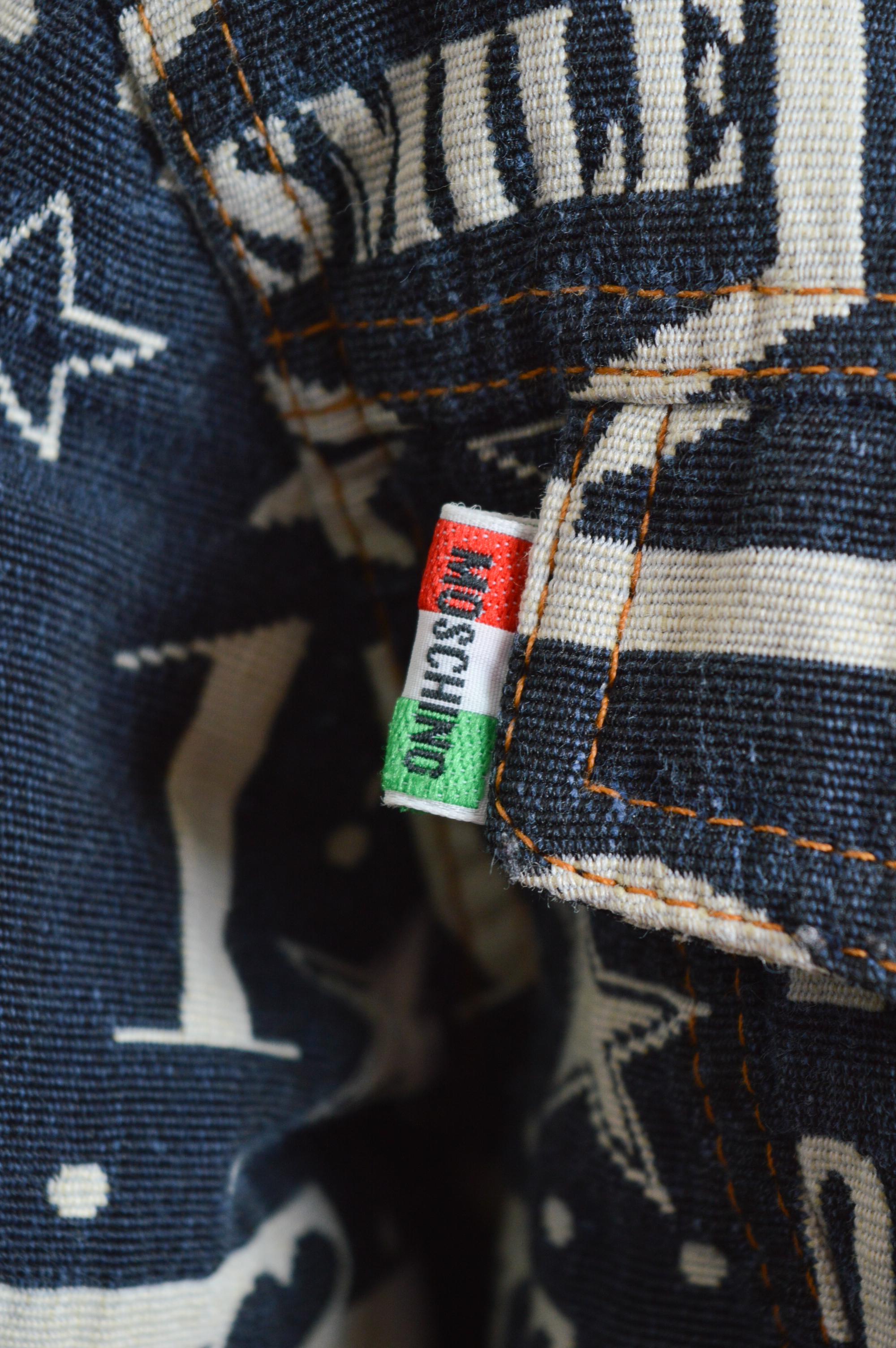 Divertente Moschino, giacca in denim anni '90 con motivo di arazzo intrecciato - Navy in vendita 5