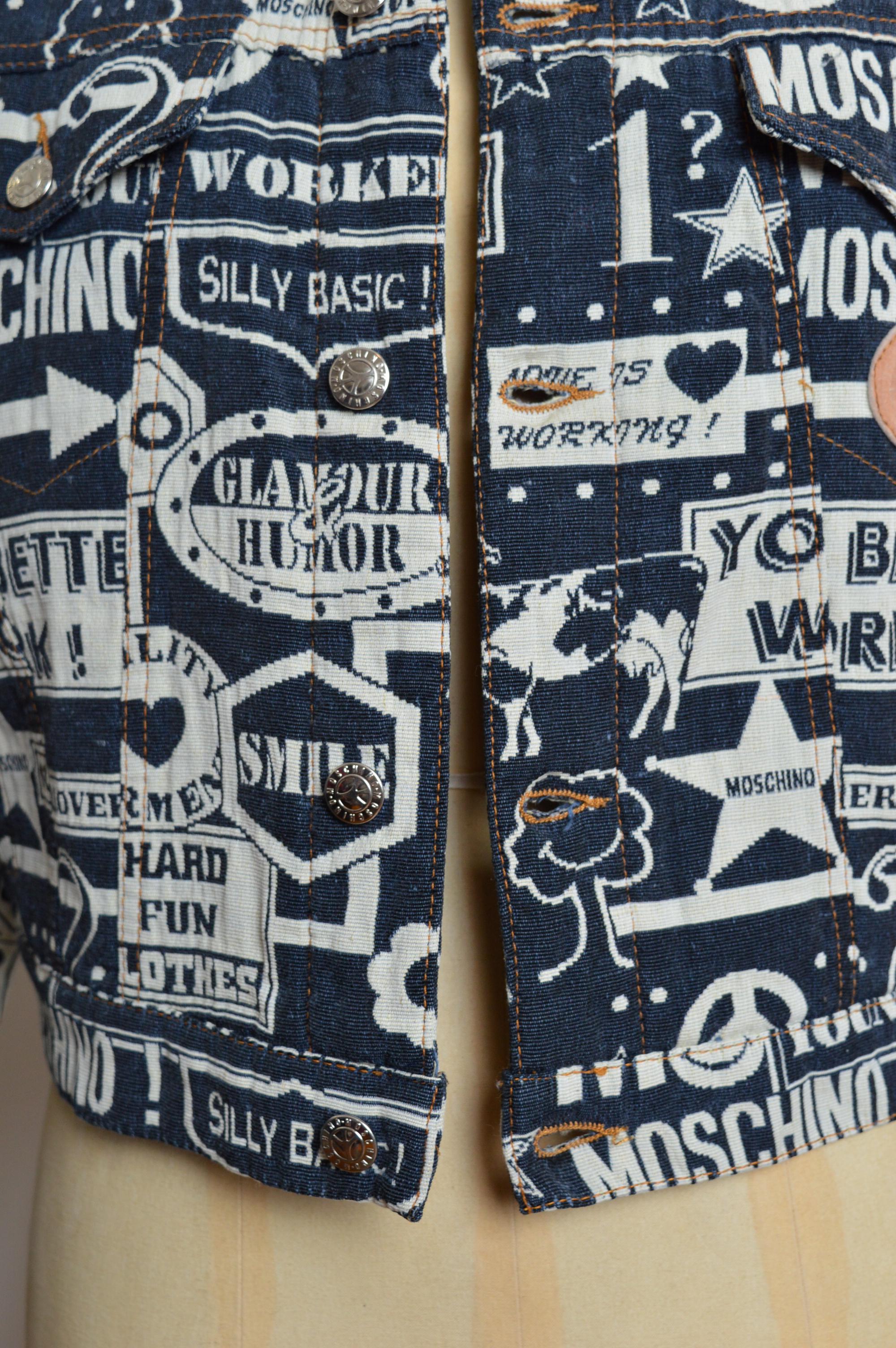 Divertente Moschino, giacca in denim anni '90 con motivo di arazzo intrecciato - Navy in vendita 7