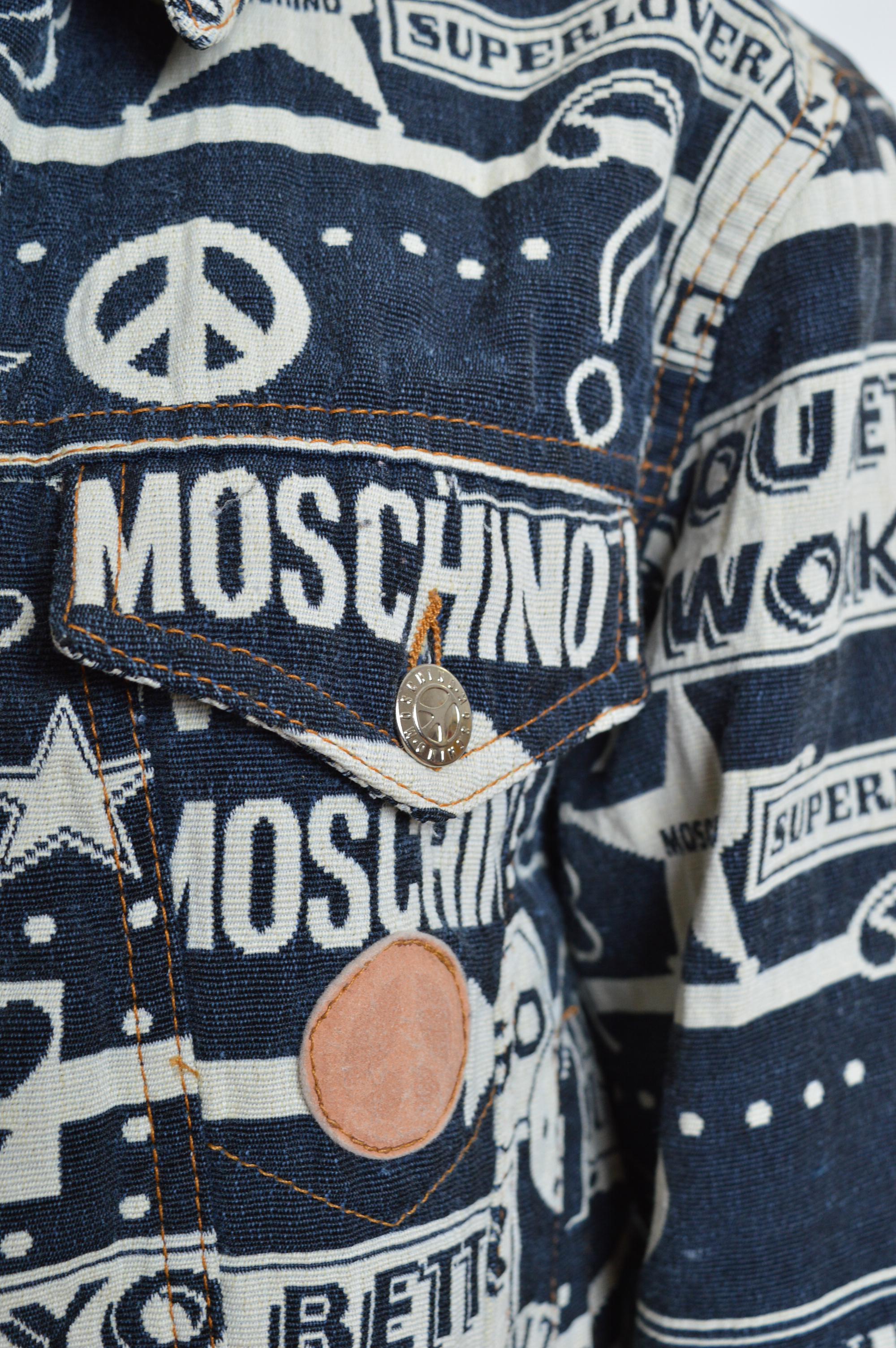Divertente Moschino, giacca in denim anni '90 con motivo di arazzo intrecciato - Navy In condizioni buone in vendita a Sheffield, GB
