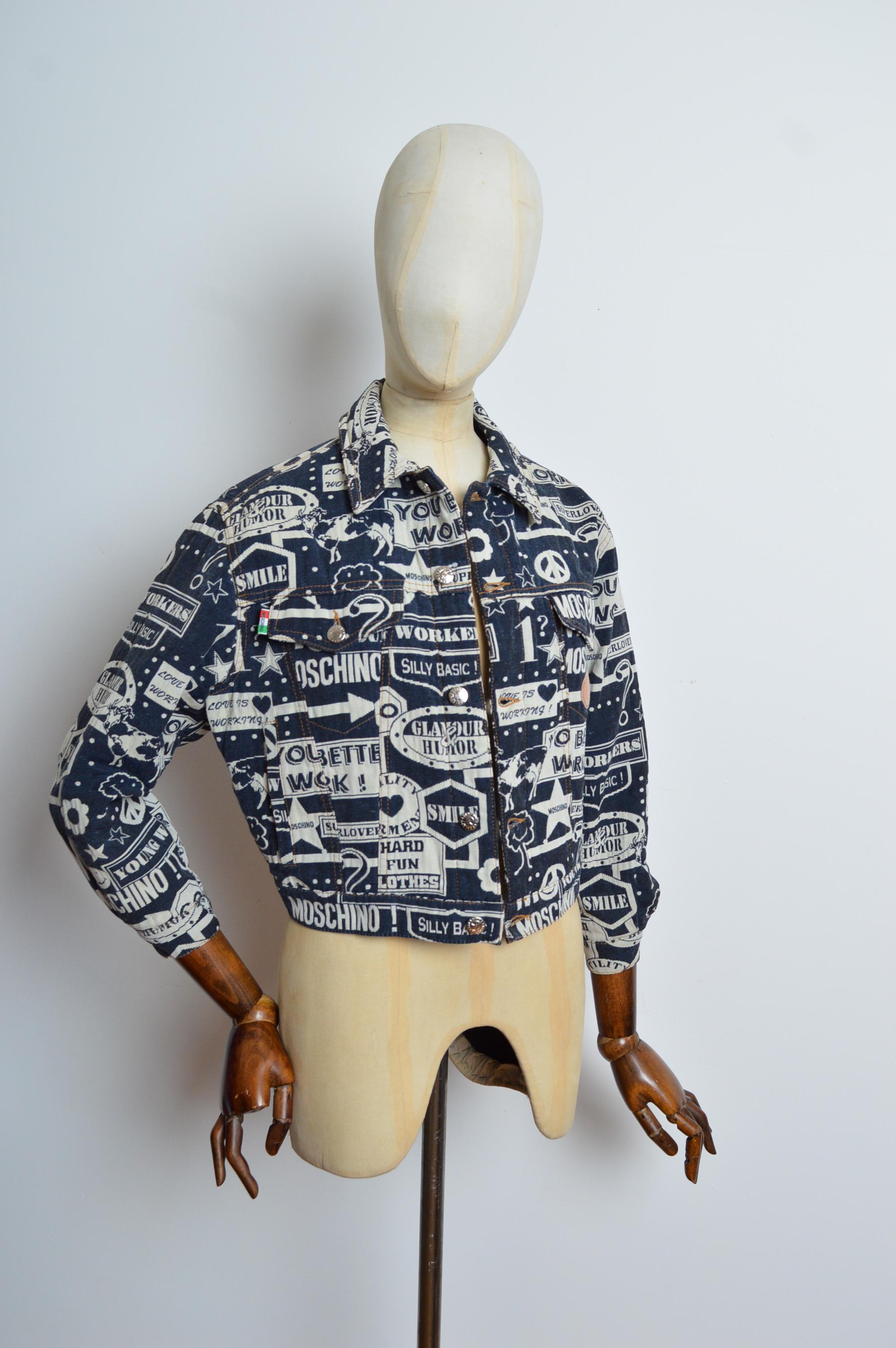 Divertente Moschino, giacca in denim anni '90 con motivo di arazzo intrecciato - Navy in vendita 3