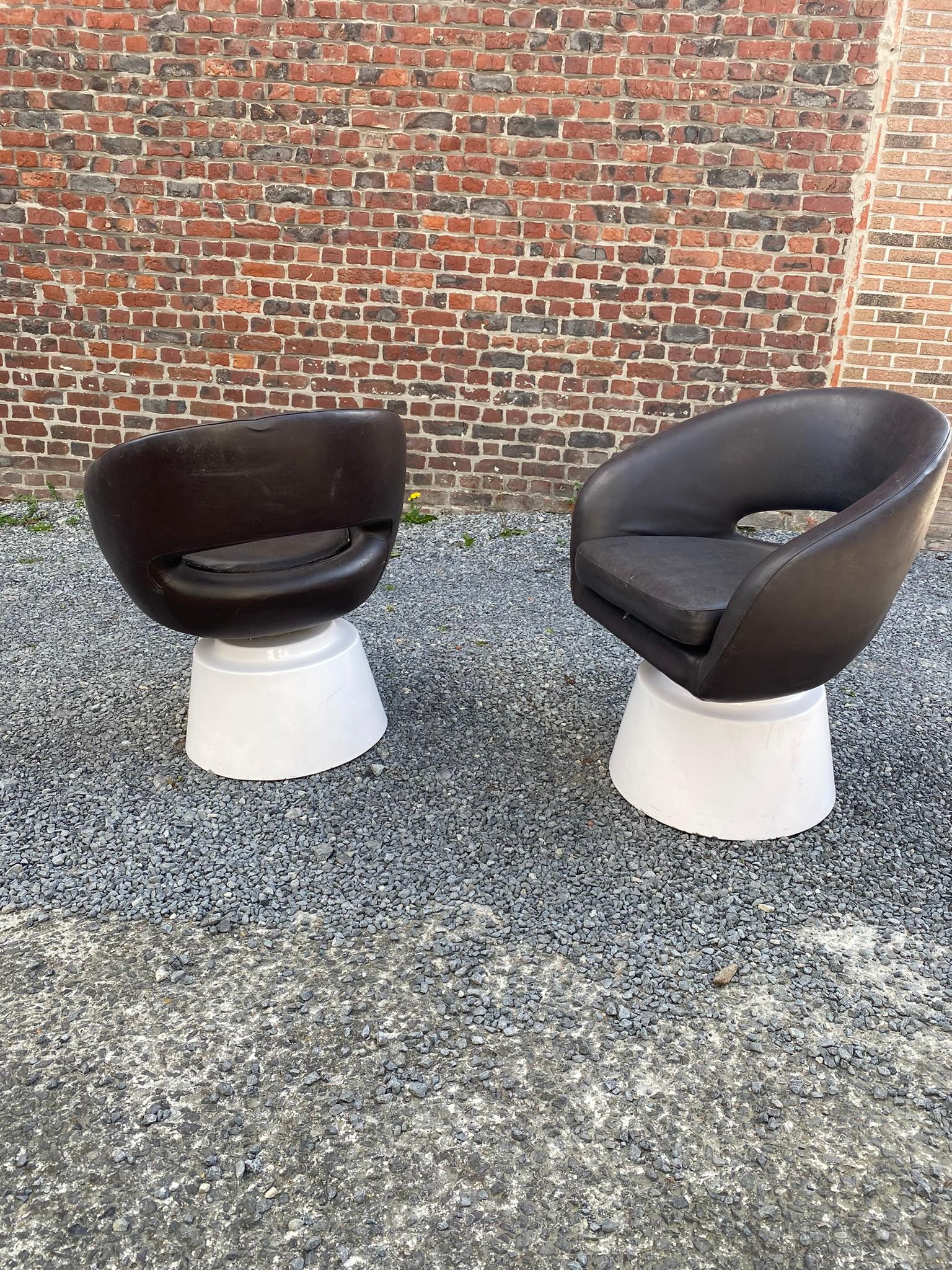 Fun Vintage Swivel Armchairs circa 1960 in Fiberglass and Faux Leather For Sale 1