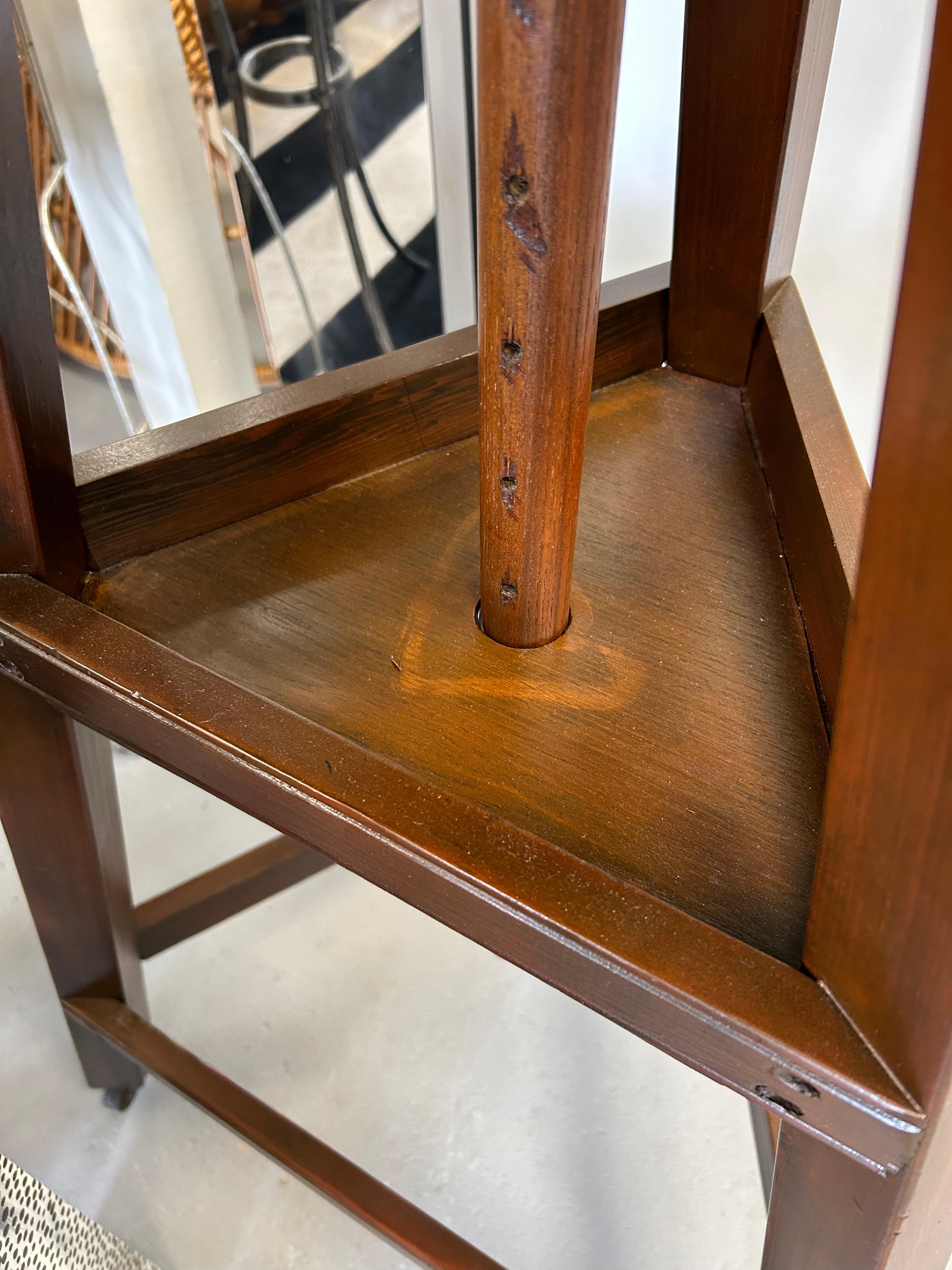 Industriale Funzionale e bellissimo piedistallo per scultori regolabile in Oak antico in vendita