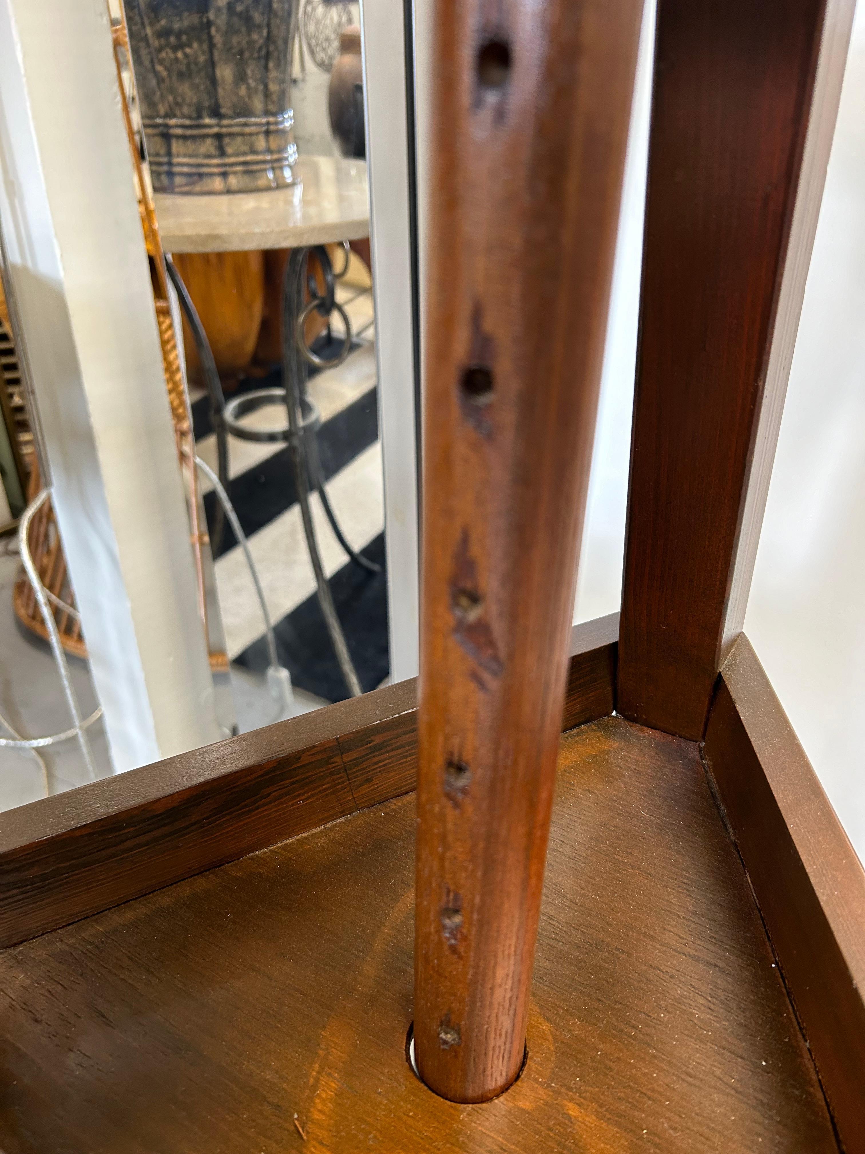 Americano Funzionale e bellissimo piedistallo per scultori regolabile in Oak antico in vendita