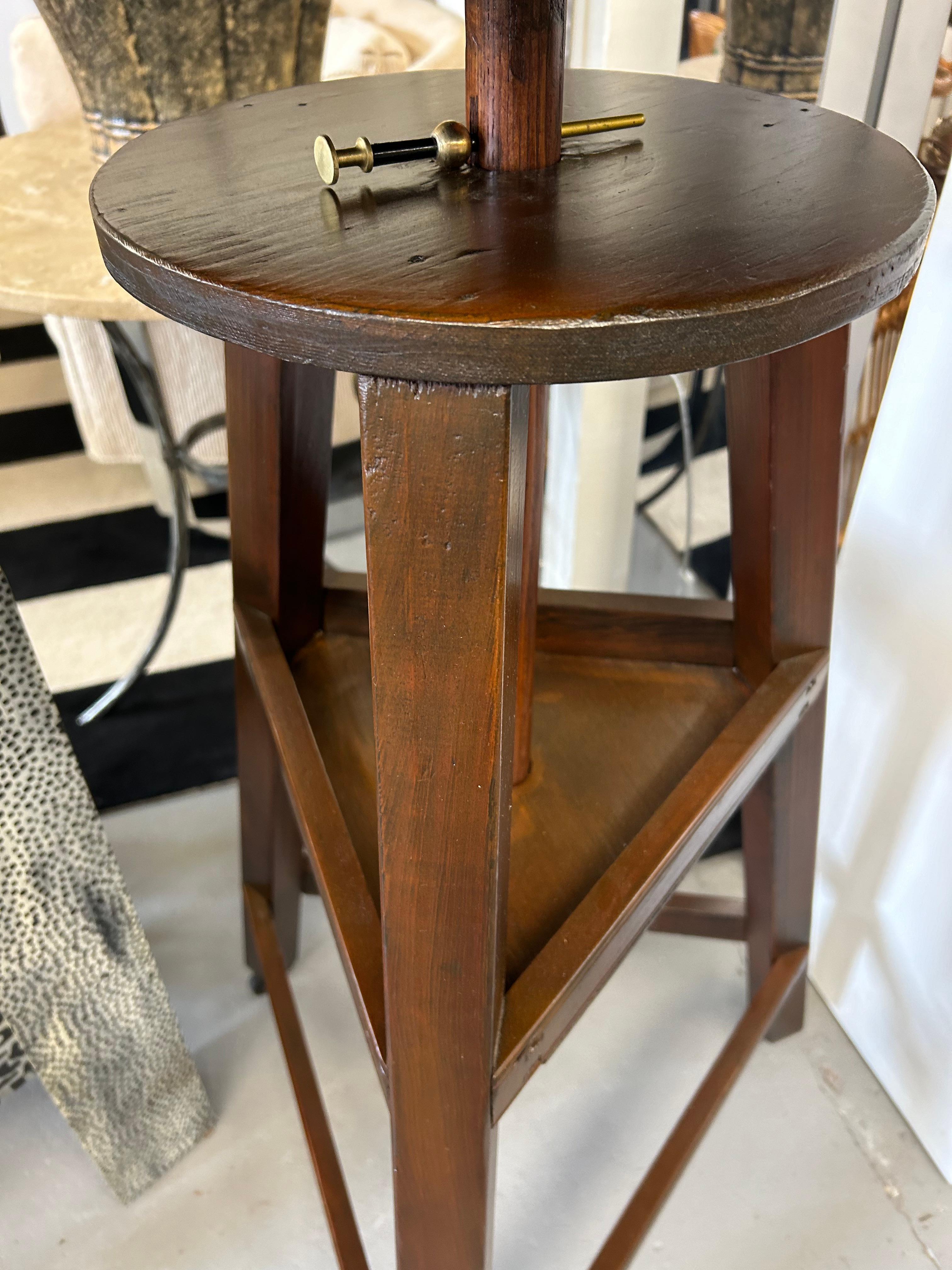 Inizio XX secolo Funzionale e bellissimo piedistallo per scultori regolabile in Oak antico in vendita