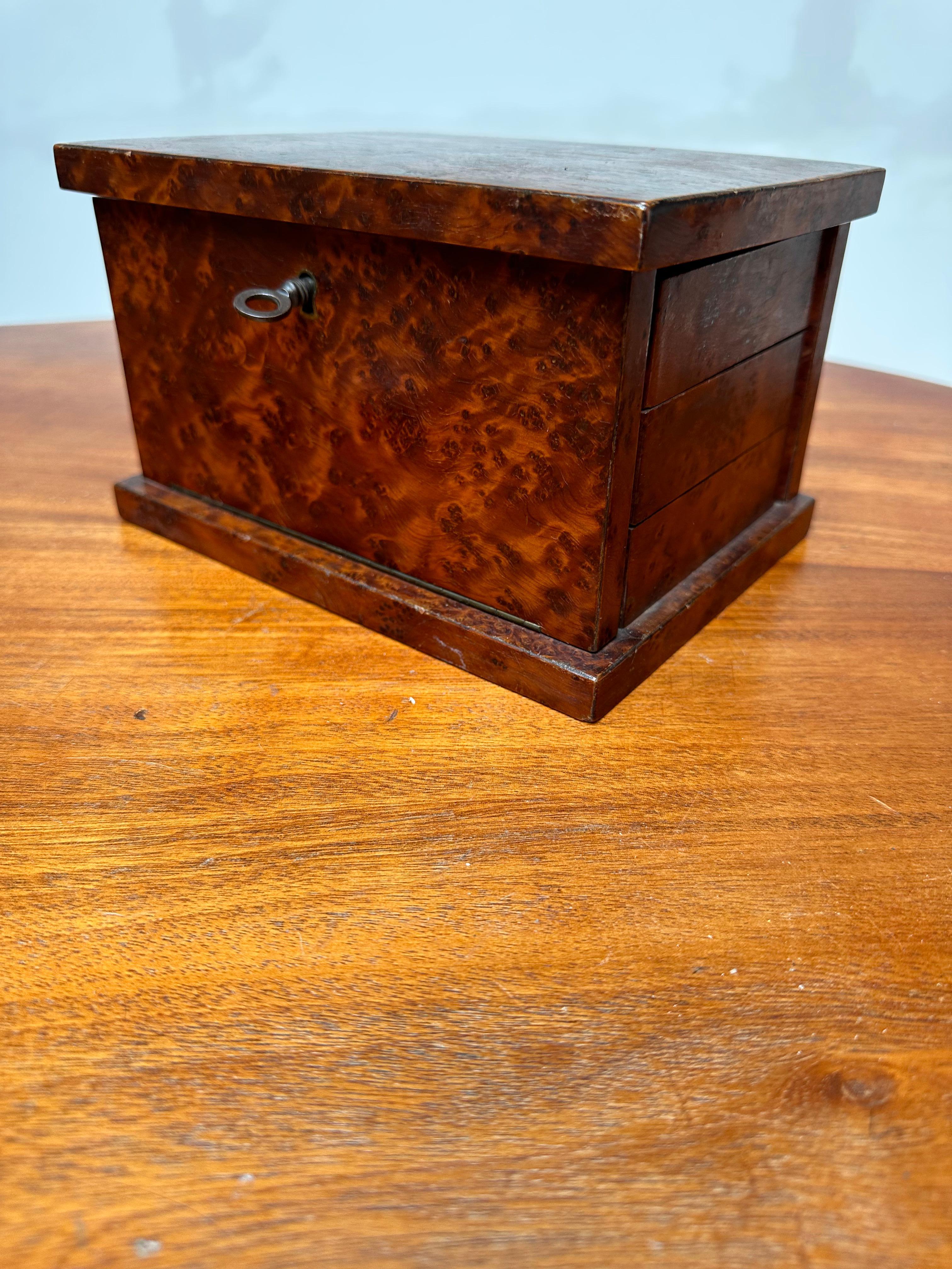 Veneer Functional and Stylish Burl / Burr Wood Foldable Jewelry Casket with Round Box