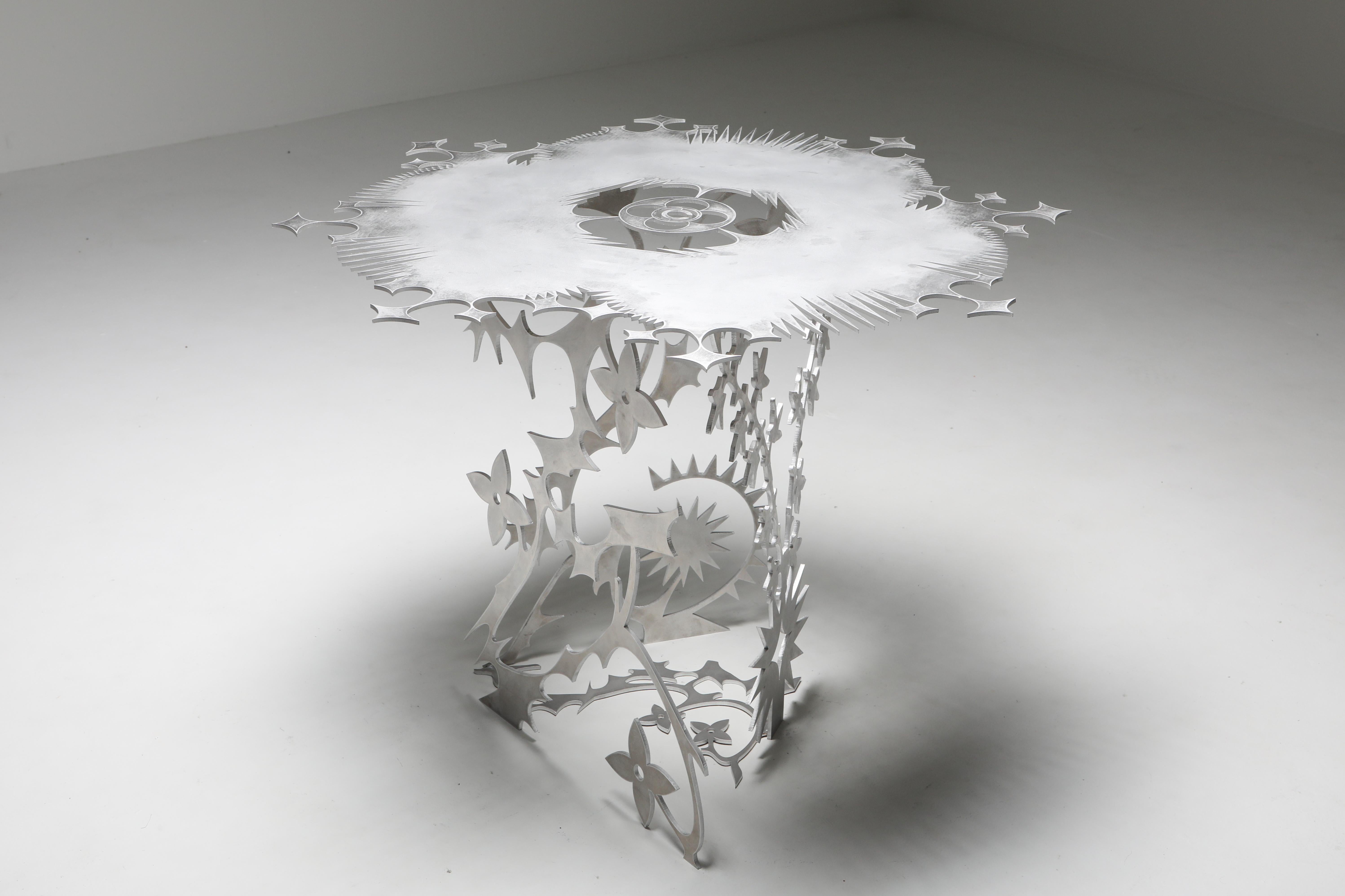 „Ornamentum 2“ 6 mm Tisch aus lasergestrahltem Aluminium Orson Van Beek & Quinten Mestdagh (21. Jahrhundert und zeitgenössisch) im Angebot
