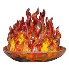 „HEARTH“ handgefertigte Keramik-Talisman in Flammenform, touchetouche, Frankreich, 2020