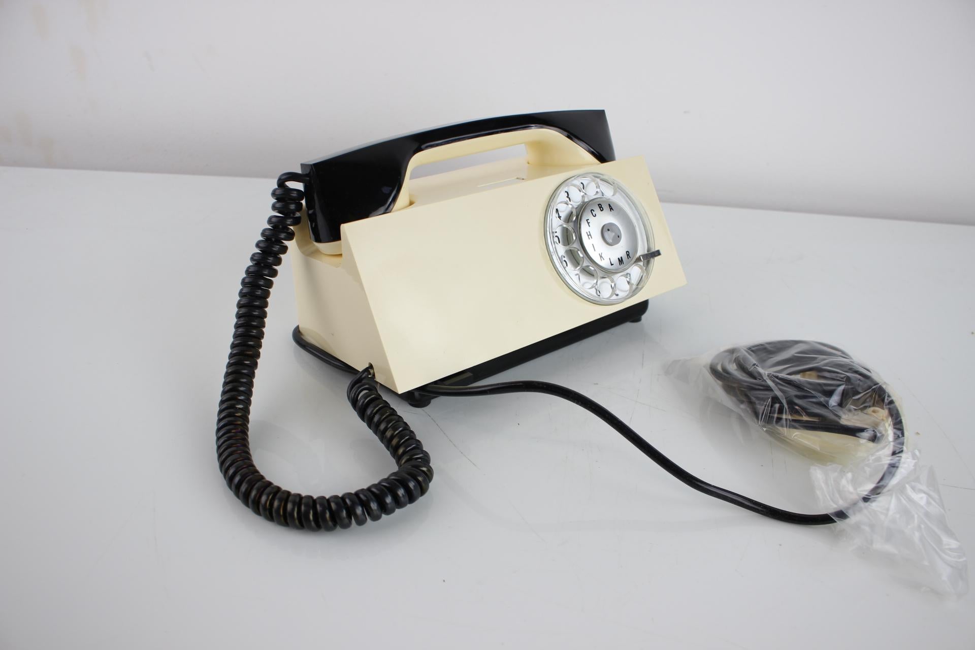 Funktionstüchtiges, unbenutztes Telefon in hervorragendem Zustand, Tesla T65H 1969, Tschechische Republik (Kunststoff) im Angebot