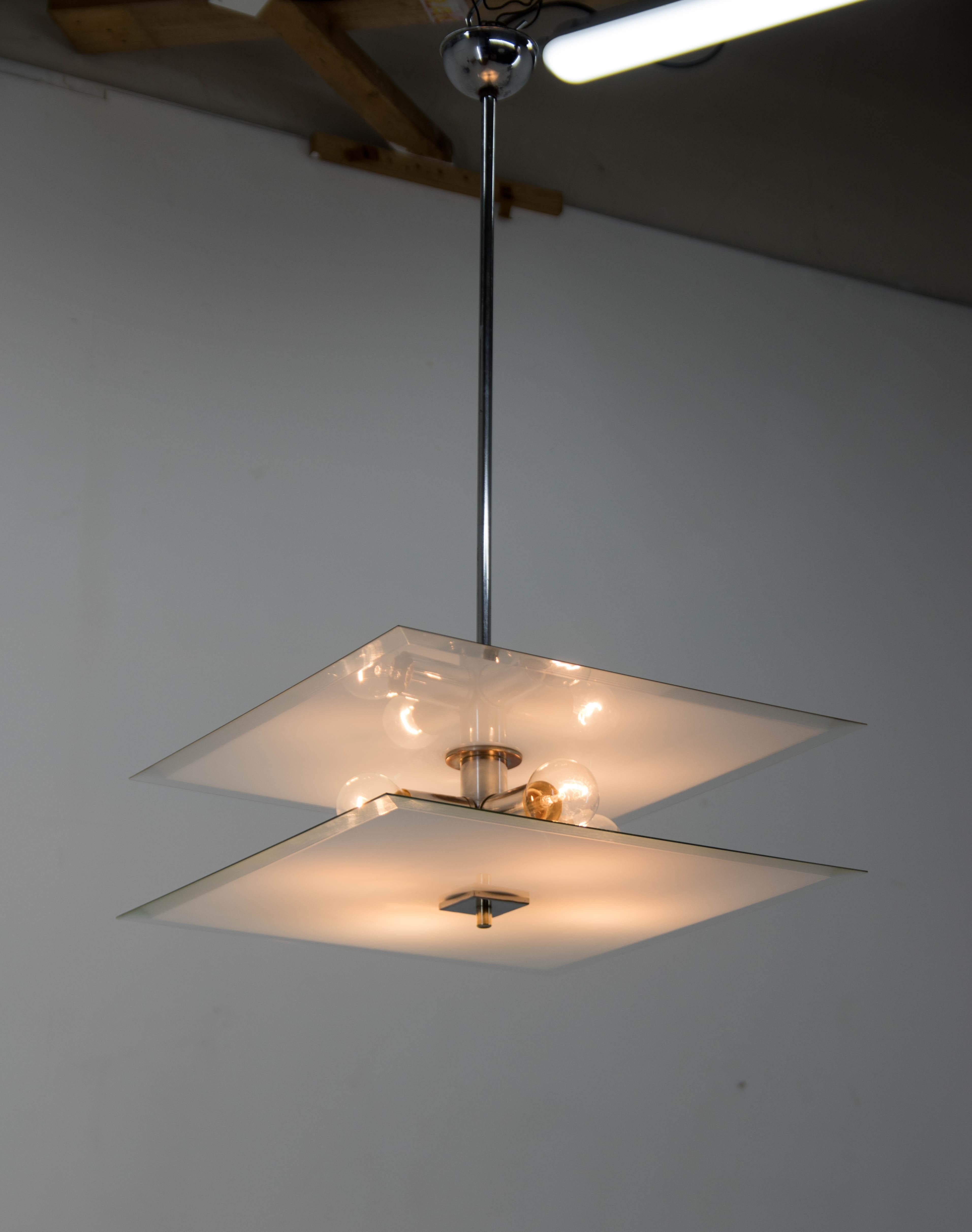 Elegant and simple Bauhaus chandelier.
Made of chrome and two-layer glass.
Very good original condition.
Glass without any damage.
Rewired: two separate circuits - 2+2x40W, E25-E27 bulbs
US wiring compatible.