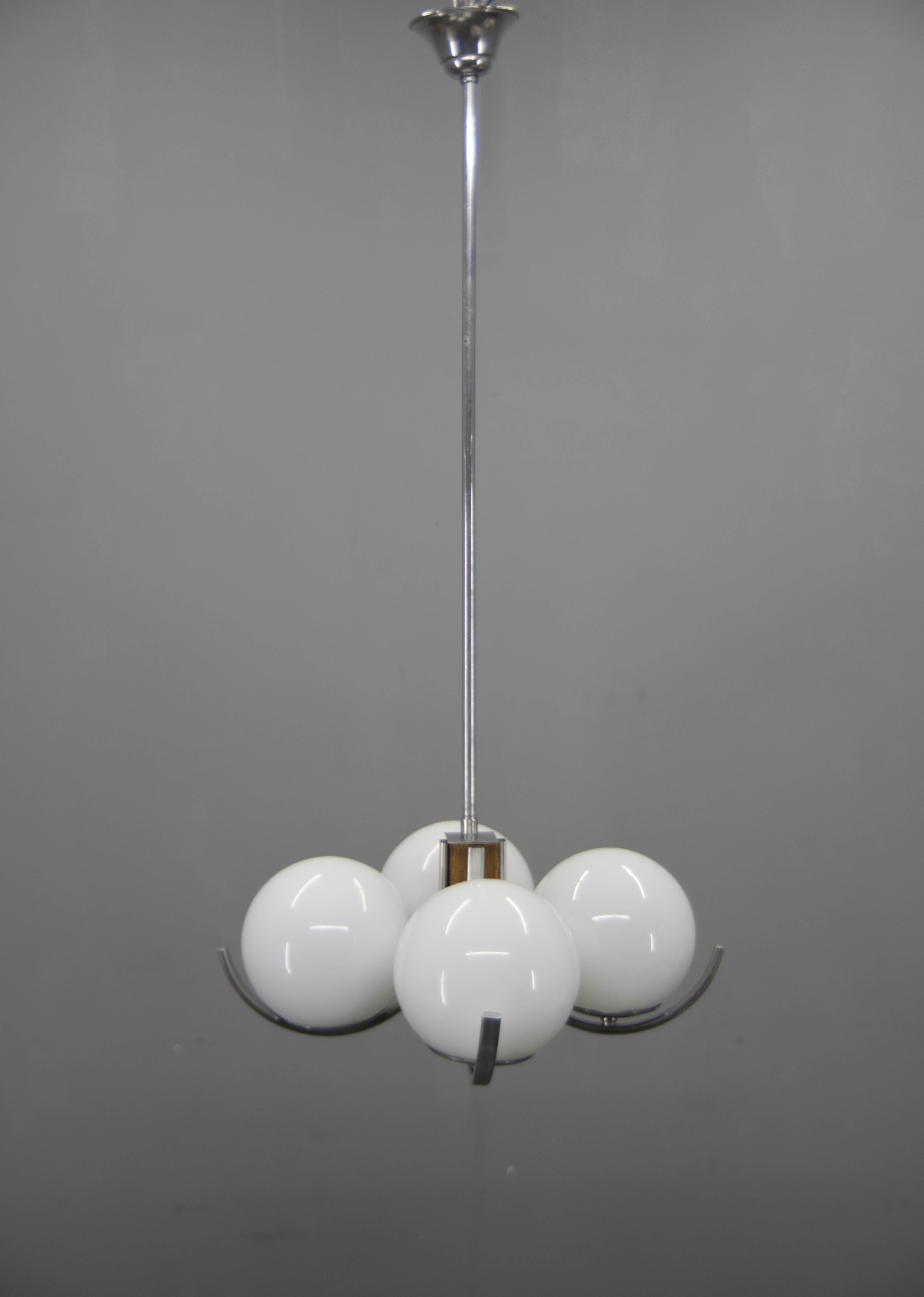 Funktionalistischer / Bauhaus-Kronleuchter, 1930er Jahre im Zustand „Gut“ im Angebot in Praha, CZ