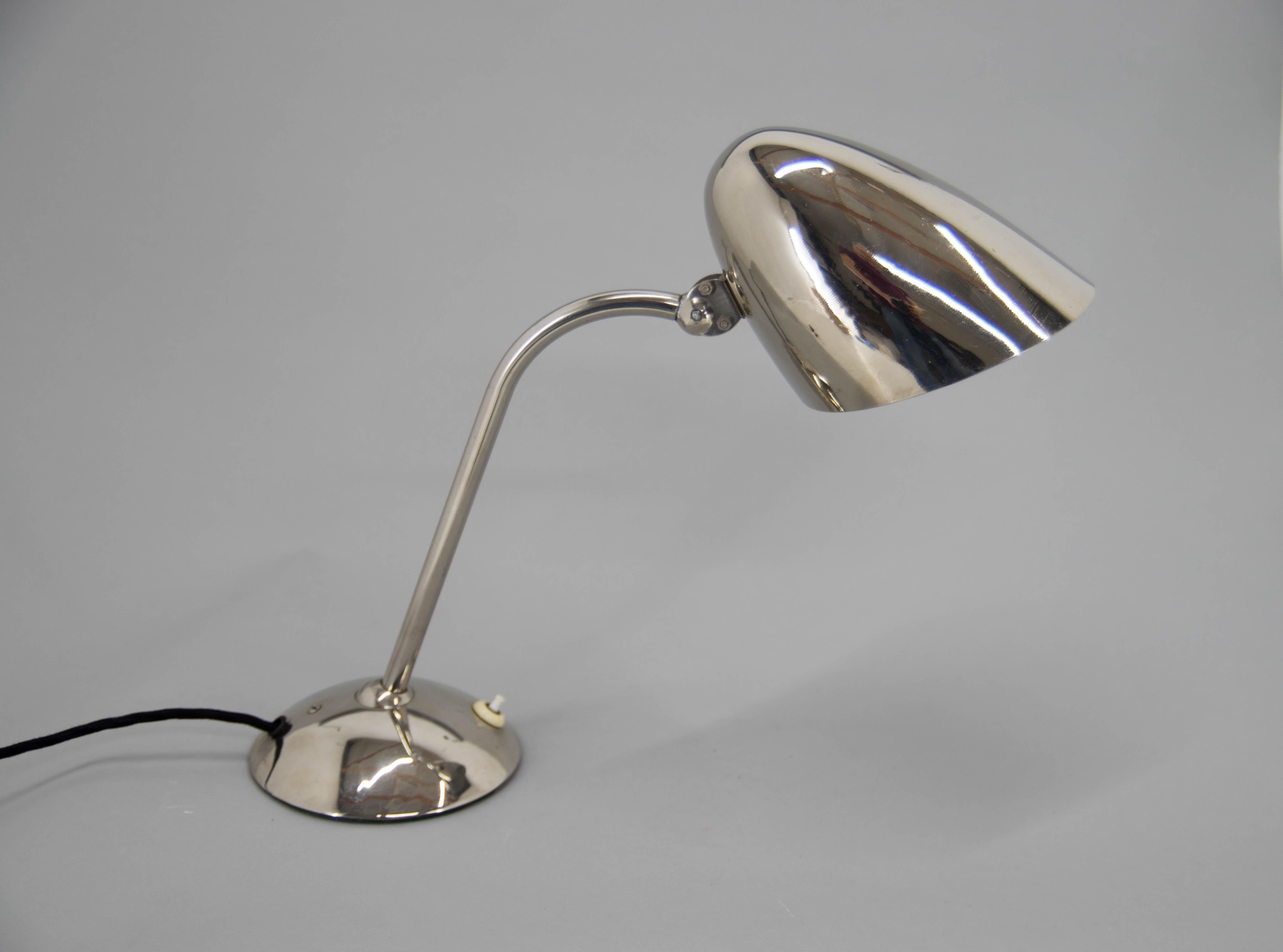 Funktionalistische / Bauhaus Flexible Tischlampe von Franta Anyz, 1930er Jahre (Nickel) im Angebot