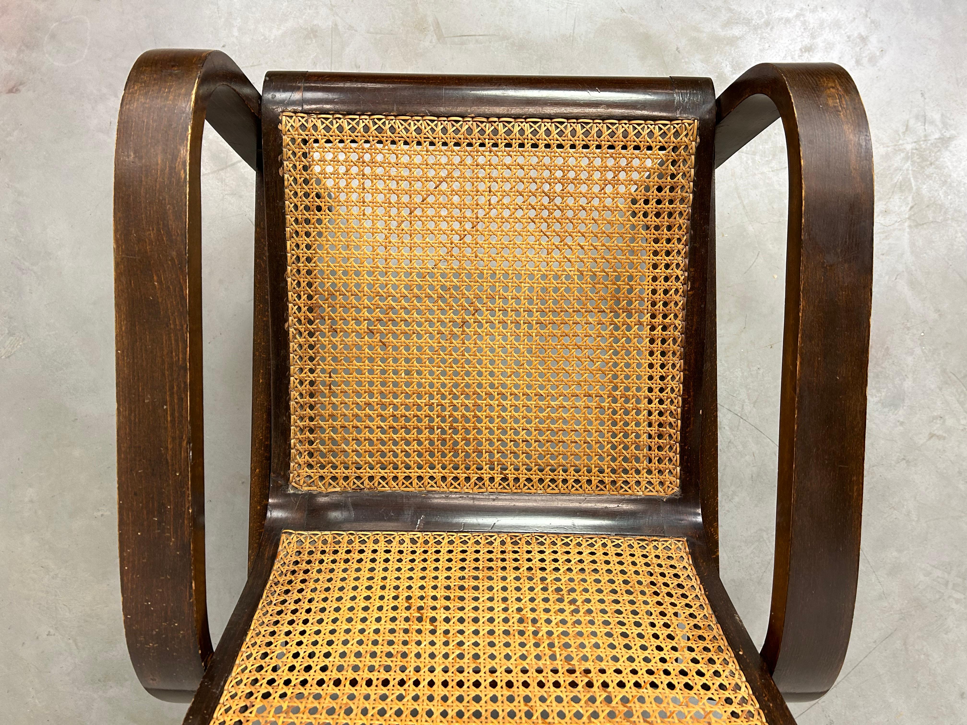 Chaise longue fonctionnelle en bois courbé n°668 Thonet Debrecen en vente 3